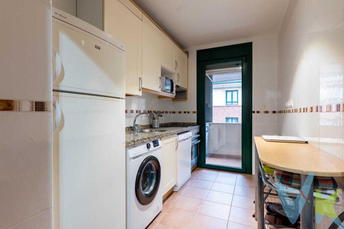 Estupendo piso en zona residencial de Tremañes, ideal para quienes buscan tranquilidad sin renunciar a la comodidad.La vivienda cuenta con dos amplias habitaciones y dos baños completos, ofreciendo un espacio cómodo y funcional tanto para familias como para parejas. Dispone de un luminoso salón de generosas dimensiones, perfecto para disfrutar del día a día, y una cocina independiente con acceso a una pequeña terraza, ideal como zona de desahogo.El piso es totalmente exterior, lo que garantiza una excelente entrada de luz natural en todas las estancias. Se encuentra en buen estado de conservación, listo para entrar a vivir.Incluye además plaza de garaje y trastero, aportando un extra de comodidad y espacio de almacenamiento.Ubicado en una zona residencial tranquila de Tremañes, bien comunicada y con todos los servicios cercanos.Si te interesa la propiedad, no dudes en contactarnos. Estaremos encantados de acompañarte a la visita. Se informa a los interesados que el precio de venta indicado no incluye el Impuesto de Transmisiones Patrimoniales (ITP), ni los gastos derivados de la compraventa (notaría, registro de la propiedad, etc.), ni los honorarios de la agencia inmobiliaria al comprador.  