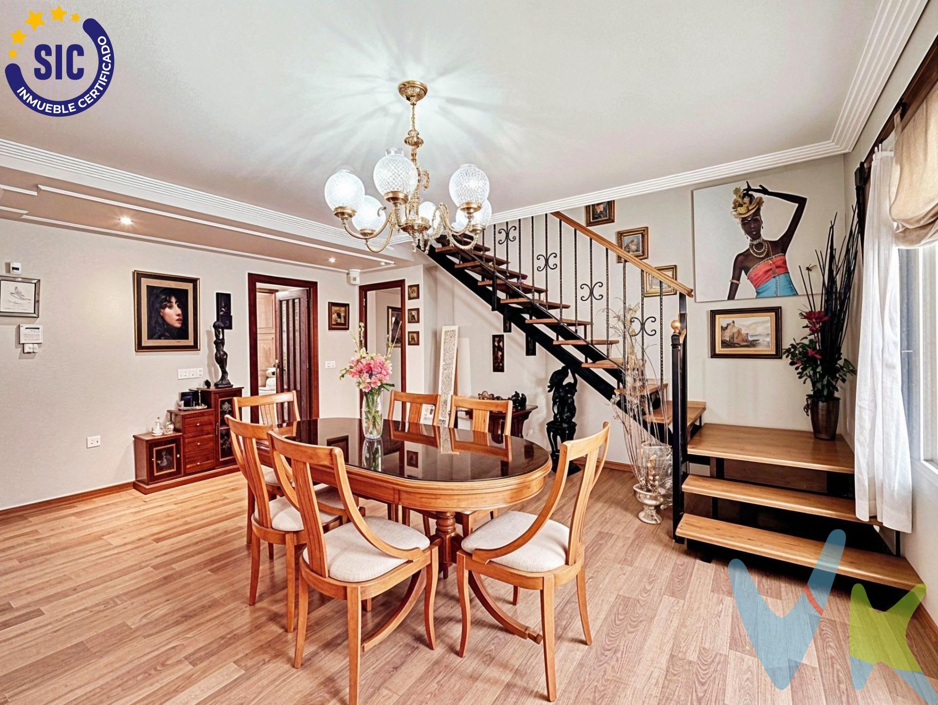 A solo 5 minutos a pie de la playa, este amplio dúplex de 180 m² construidos (según catastro) destaca por su luminosidad, amplitud y ubicación privilegiada. Resultado de la unión de dos viviendas con fincas registrales independientes, ofrece un espacio único y versátil: perfecto para familias que buscan amplitud, profesionales que trabajan desde casa o inversores que desean dividir el espacio en dos unidades. Situado en una de las zonas más demandadas de València, junto a las universidades de Tarongers y la Politécnica, con comercios, transporte y servicios a pie de calle. Distribución:. Planta baja. - 1 habitación doble. - Amplio salón-comedor. - Baño con bañera. - Cocina equipada con salida a patio comunitario. Primera planta. - 2 habitaciones dobles (una con balcón a la calle). - 2 habitaciones simples (una habilitada como vestidor). - Cocina equipada. - Baño con plato de ducha. Características destacadas:. - Suelos de tarima. - Ventanas climalit con mosquiteras (cristal espejo en planta baja). - Aire acondicionado frío/calor, en el salón-comedor y en la habitación principal. - Armarios empotrados. - Sistema de ósmosis. - Agua caliente por gas natural. El inmueble es el resultado de la unión de dos viviendas con fincas registrales independientes, lo que permite:. - Dividirlo fácilmente en dos unidades para alquilar por separado. - O mantenerlo como un único y amplio dúplex para alquiler por habitaciones. Actualmente 5 habitaciones con posibilidad de llegar a tener 8 habitaciones. Inversores. - 180 m² construidos (según Catastro). - Doble acceso y fincas registrales independientes. - Alta demanda de alquiler por proximidad a universidades. - Alta Rentabilidad. - A 5 minutos de la playa. - Zona consolidada y en crecimiento. - Una inversión sólida en un entorno con alta demanda de alquiler y revalorización constante. Ubicación privilegiada:. - A solo 5 minutos andando de la playa. - Próximo a Universidad Politécnica y Universidad de Tarongers. - Zona con alta demanda y excelentes comunicaciones. Solicita más información o agenda tu visita hoy mismo. VENTA:. PVP 399.000€.  Gastos e impuestos no incluidos en el precio. La compra conlleva impuestos y gastos de formalización para el comprador. A título orientativo se informa que en segundas transmisiones el  ITP  con carácter general en  Valencia  es del  10%, pudiendo existir otros tipos impositivos atendiendo a  las circunstancias  personales del comprador u otras circunstancias previstas legalmente. Base imponible del impuesto el mayor valor entre el precio de compraventa, la tasación o el valor de referencia catastral. En cuanto a los gastos de  notaría y registro, en su caso,  suelen oscilar aprox; entre 1,5% y 2,5% (aranceles variables según precio, n.º de copias y complejidad). El comprador elige notario. Si el comprador precisase de  hipoteca: tasación, condiciones y costes bancarios serán según entidad elegida por el comprador, así como los gastos de gestoría, y cualesquiera otros gastos inherentes a la formalización de la compraventa que legalmente correspondan a la parte compradora, salvo pacto expreso en contrario con el vendedor. El consumidor tiene,  conforme a la normativa vigente, a su disposición información y documentación adicional relativa al inmueble y condiciones de la compraventa, que podrá ser consultada en C/Joaquín Costa 4, bajo 46005 Valencia o urbe2@remax.es. Honorarios de mediación inmobiliaria a cargo del  COMPRADOR: (3% del precio final de venta más IVA (21%), salvo otro pacto.); y  de VENDEDOR (según acuerdo con el mismo). . Se informa al consumidor que la agencia actúa como intermediaria inmobiliaria en la operación, estando cualquier eventual compraventa y sus condiciones sujeta a la aceptación expresa del propietario-vendedor y a la posterior formalización del correspondiente contrato.