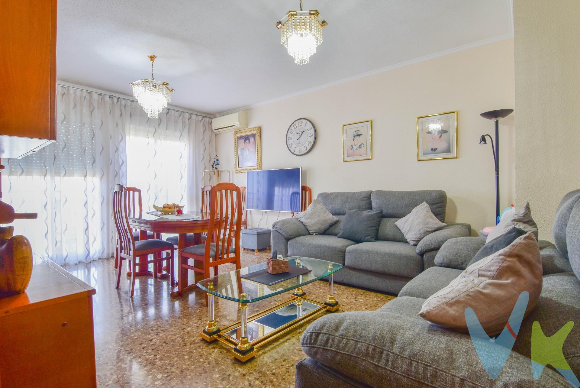 Piso de 90 m² con 4 habitaciones y excelentes vistas. Se vende amplio y luminoso piso en una zona tranquila y bien comunicada de Aldaia, ideal para familias o como inversión. ✅ 90 m² construidos. ✅ 4 habitaciones espaciosas. ✅ 2 baños completos. ✅ Cocina independiente con galería. ✅ Excelente ventilación natural gracias a su orientación y a que no tiene finca enfrente. ✅ Vistas despejadas. ✅ Edificio con pocos vecinos y buena comunidad. La vivienda cuenta con una distribución muy cómoda y práctica. Todas las estancias tienen ventilación exterior, lo que aporta mucha luz y frescura durante todo el día. Ubicación inmejorable, rodeada de colegios, supermercados, zonas verdes, centros de salud, transporte público y todos los servicios necesarios a un paso de casa. ¡No dejes pasar esta oportunidad! Contacta para más información o concertar una visita. *Nota: Agencia Registrada con el Nº 1018 en el Registro Obligatorio de Agentes Inmobiliarios de la Comunitat Valenciana. Puede consultar en la web de la GVA. La oferta está sujeta a cambios de precio o retirada del mercado sin previo aviso. En el precio de venta no están incluidos el impuesto del ITP, gastos de Notaría, los honorarios de agencia y los gastos de financiación, si la hubiese. Este anuncio no es vinculante, puede contener errores, se muestra a titulo informativo y no contractual*. *Por mandato expreso del propietario, comercializamos este inmueble en exclusiva, lo que le garantiza el acceso a toda la información, a un servicio de calidad, un trato fácil, sencillo y sin interferencias de terceros. Por este motivo, se ruega no molestar al propietario, a los ocupantes de la propiedad o a los vecinos. Muchas gracias por su comprensión. Si usted es agente inmobiliario y tiene un cliente para este inmueble, llámenos: estaremos encantados de colaborar. *. *Nuestro departamento financiero puede conseguir tu financiación. ¡ Consúltanos! *.