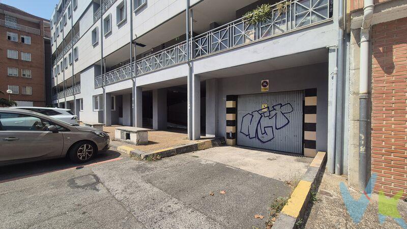Amplia plaza de garaje de 4.7m por 2.60m en Bartolomé de Carranza. Rampa de acceso y salida separadas.  