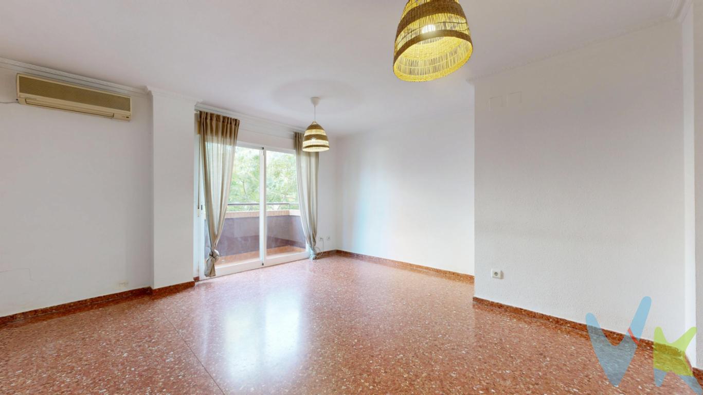 Se presenta una extraordinaria oportunidad para adquirir un espacioso y acogedor piso ubicado en la vibrante localidad de Torrent, específicamente en la solicitada Zona de la Ermita. Este atractivo inmueble es ideal para aquellos que buscan establecerse en una ubicación céntrica con excelentes accesos a los principales servicios de transporte. Con un metraje útil de 80.78 metros cuadrados y una superficie construida de 93 metros cuadrados, este piso es perfecto para adaptarse a las necesidades de la vida moderna.Situado en la primera planta de un edificio de finales del año 2000, esta propiedad combina diseño contemporáneo con funcionalidad. Al acceder al edificio, se pueden apreciar los cuidados elementos comunes, destacando un moderno sistema de ascensor que garantiza la comodidad para todos los residentes. Este piso cuenta con una distribución inteligente que comprende tres amplias y luminosas habitaciones, permitiendo un uso versátil de los espacios para adaptarse a cualquier estilo de vida.El salón es un espacio abierto y acogedor, ideal para disfrutar de momentos familiares o recibir visitas. Desde aquí, se accede al balcón, un rincón encantador que permite disfrutar del aire libre y ofrece una vista despejada de la calle. Además del balcón, está vivienda dispone de 2 terrazas, lo que suma valor a la propiedad, proporcionando un lugar perfecto para relajarse tras un largo día o comenzar la mañana saludando al nuevo día.La cocina está completamente equipada y diseñada para maximizar el espacio, ofreciendo un entorno óptimo para los amantes de la gastronomía. Cada habitación ha sido pensada para optimizar el confort y la privacidad, proporcionando un refugio íntimo donde cada miembro de la familia puede disfrutar de su tiempo personal.Una de las características más destacadas de esta vivienda es su excelente conexión con el transporte público. A tan solo unos pasos se encuentra una estación de metro y paradas de autobús, facilitando el acceso tanto al centro de Torrent como a los alrededores y la ciudad de Valencia. Esta conectividad convierte a este piso en una opción inmejorable para quienes necesitan desplazarse regularmente por la zona.El piso no solo ofrece una ubicación privilegiada y amplios espacios interiores, sino que también incluye un conveniente garaje, lo que añade un nivel extra de comodidad al poder estacionar el vehículo con total facilidad. Esta ventaja es particularmente apreciada en las áreas urbanas donde el aparcamiento puede resultar complicado.Ubicado en un entorno con un excelente equilibrio entre tranquilidad y cercanía a comercios, restaurantes y servicios esenciales, este piso representa una propuesta atractiva tanto para familias, parejas como para inversores en busca de una propiedad versátil en el corazón de Torrent.En resumen, este elegante y funcional piso es una oportunidad que no debería permitirse pasar. Los invitamos a experimentar de primera mano todo lo que ofrece esta propiedad. Coordine hoy mismo una visita y descubra el potencial completo de este encantador hogar, donde el confort y la conveniencia se combinan en perfecta armonía.OBSERVACIONES:* En nuestra agencia contamos con el distintivo de Agencia Registrada en el Registro de Agentes Inmobiliarios de la Comunidad Valenciana y cumplimos con todos los requisitos que debe tener un profesional del sector inmobiliario.* Por mandato expreso del propietario, COMERCIALIZAMOS ESTE INMUEBLE EN EXCLUSIVA, lo que le garantiza el acceso a toda la información, a un servicio de calidad, un trato fácil, sencillo y sin interferencias de terceros. Por este motivo, se ruega NO MOLESTAR AL PROPIETARIO, a los ocupantes de la propiedad o a los vecinos. Si usted es agente inmobiliario y tiene un cliente para este inmueble, llámenos estaremos encantados de colaborar. Muchas gracias por su comprensión.* La oferta está sujeta a cambios de precio o retirada del mercado sin previo aviso. Este anuncio en su conjunto, incluyendo textos, fotos, imágenes o cualquier otro contenido de este, no es vinculante dado que la información es ofrecida por terceros y puede contener errores. Se muestra a título informativo y no contractual.* El precio anunciado NO INCLUYE los impuestos, ni los gastos de la compraventa. A tal efecto, se informa que al referido precio habrá que añadirle los gastos propios de la transmisión inmobiliaria, entre los que cabe enumerar los siguientes: honorarios notariales, impuesto al que se encuentre sujeta la transmisión (Impuesto sobre el Valor Añadido o Impuesto sobre Transmisiones Patrimoniales y Actos Jurídicos Documentados, según el caso), gastos de inscripción en el Registro de la Propiedad, honorarios de gestoría, tasación, seguros y honorarios de intermediación de la agencia inmobiliaria.* Esta propiedad se pone a la venta con toda la documentación comprobada y en regla, por lo que ofrecemos GARANTÍAS a los compradores.*¿Qué te ofrecemos en nuestra agencia? - Agilizamos y hacemos más cómodo el proceso. - ¡Nos ocupamos de todo! Cero preocupaciones. - Recibe apoyo legal y fiscal durante todo el proceso. - Experto inmobiliario 100% a tu lado. - Asistencia post venta ¡Seguimos a tu lado! Si deseas saber más, no dudes en ponerte en contacto con nosotros. 