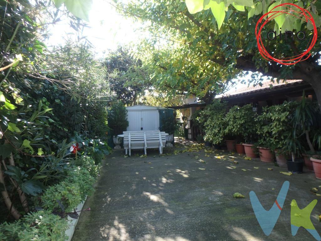 FINCA DE RECREO COMPLETAMENTE AMUEBLADA Y EQUIPADA, LLAMANOS!!.Te gustaría tener un sitio que te diera paz y tranquilidad en la naturaleza?? Te presentamos esta preciosa finca, este oasis preparado para que comiences a disfrutarlo ahora mismo. Una parcela de 530 mt2 en los que 176 están dedicados a huerta, 350 mt2 dedicados a jardín, una casa de 35 mt2 un precioso txoko acristalado para compartir comidas y sobremesas de 27 mt2 completamente acristalado, una barbacoa en la que disfrutar luciendo y mostrando tus actitudes culinarias. Una caseta de madera de 4.5 mt2 para guardar materiales propios del jardín, y otra caseta de 10 mt2 con una cocina exterior. Electricidad, agua, y saneamientos generales. Todo preparado para iniciar esa nueva aventura, no dejes pasar esta ocasión y llámanos!!
En el precio NO están incluidos gastos impuestos, notaría y registro.