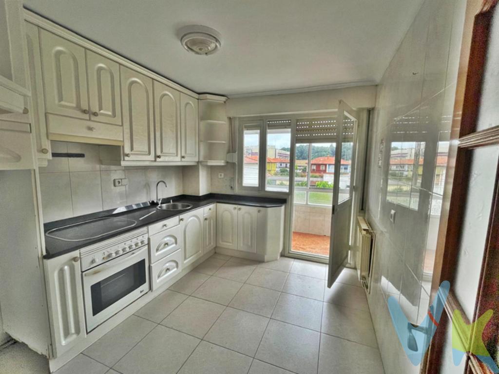 - LUMINOSO PISO EN VENTA EN PUENTE SAN MIGUEL -Se vende amplia vivienda en Puente San Miguel, ideal tanto para quienes buscan una vivienda habitual como para inversores, gracias a su excelente ubicación y distribución.Este amplio piso destaca por su gran LUMINOSIDAD, gracias a su orientación SUR, y se encuentra situado en la primera planta del edificio, lo que proporciona comodidad y fácil accesibilidad.La vivienda se distribuye en salón, cocina independiente, tres amplias habitaciones, baño y TERRAZA. Todas las estancias son EXTERIORES. Necesita actualización, pero dispone de calefacción individual de gas, ventanas de PVC y suministros dados de alta. Además, cuenta con PLAZA DE GARAJE, lo que aporta un extra de comodidad.La vivienda se encuentra en una zona muy tranquila, pero a un paso del centro. Puente San Miguel cuenta con excelentes conexiones con la autovía A-8 y fácil acceso a diferentes localidades, permitiendo desplazarse cómodamente hacia Torrelavega, Santander o Cabezón de la Sal.Además, dispone de todos los servicios necesarios para el día a día, como supermercados, colegios, transporte, zonas verdes y locales de restauración, entre otros.Una oportunidad perfecta para quienes buscan amplitud, tranquilidad, luminosidad y buenas comunicaciones.¡¡No lo pienses más y ven a visitarlo!!Gastos e Impuestos no incluidos en el precio. Compra sujeta a ITP. El comprador se hará cargo de los costes de la escritura e inscripción en el Registro de la Propiedad. Más información sobre transparencia, impuestos, gastos y condiciones de compraventa en nuestra web www.activanorte.com
