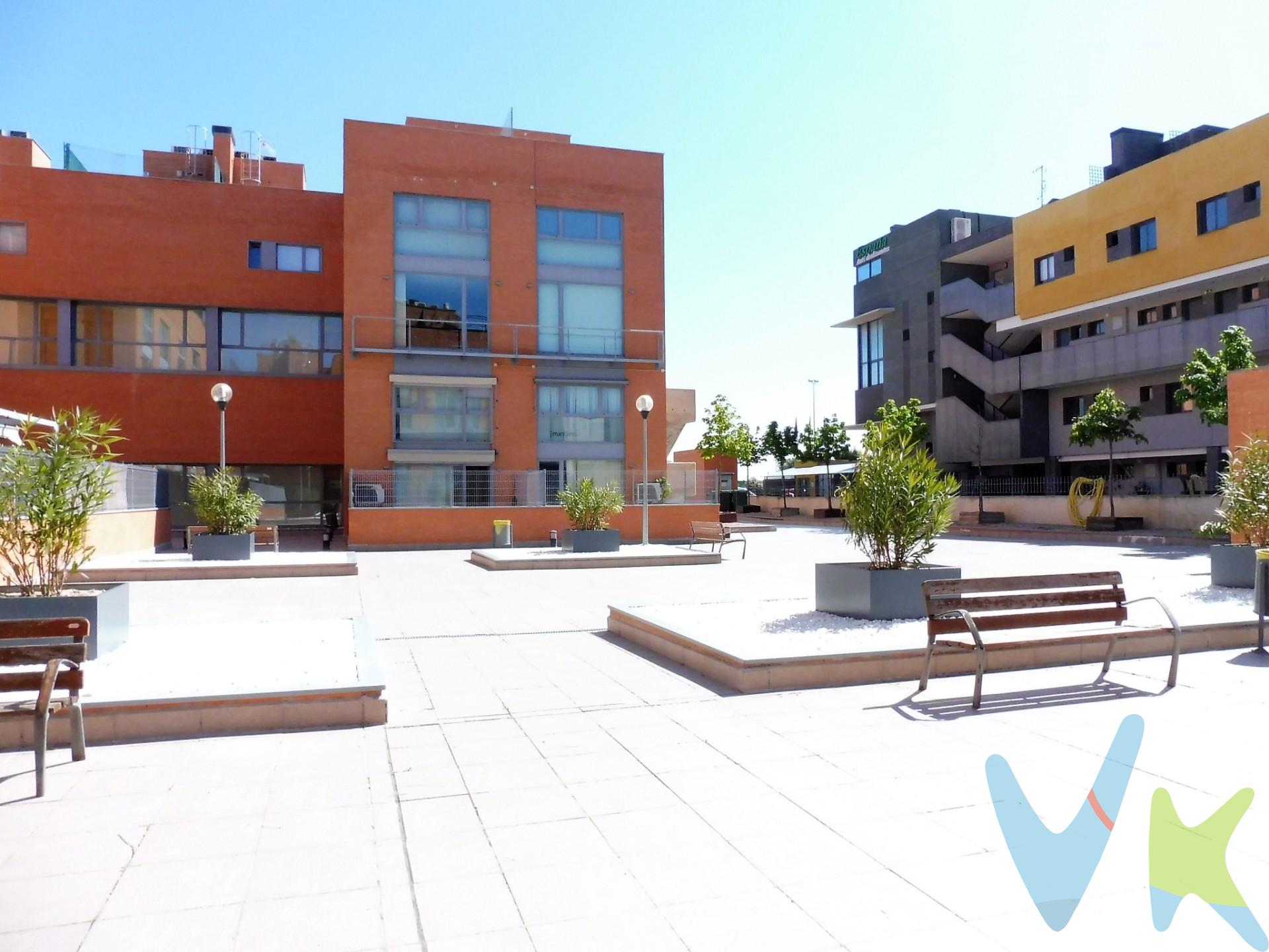 Se vende magnífico DÚPLEX ubicado en el polígono de Ventorro del Cano, una zona estratégica con excelente comunicación y gran demanda de alquiler, gracias a su proximidad a universidades, al Hospital Quirón, Ciudad de la Imagen y al centro financiero del Banco Santander. Con fácil acceso desde la M-40 y M-50, además de metro ligero a corta distancia.

La vivienda se encuentra actualmente alquilada hasta mayo de 2027, garantizando una rentabilidad aproximada del 3,6 %, además de su correspondiente actualización anual del 3 %.

En la planta principal dispone de un amplio y luminoso espacio diáfano con cocina abierta integrada en la sala principal, baño completo y acceso a una agradable terraza de aproximadamente 20 m². La planta superior alberga el dormitorio, también con baño completo, abierto visualmente sobre la planta principal, aportando amplitud y un estilo moderno y funcional. La vivienda cuenta con calefacción mediante aire acondicionado y termo eléctrico para agua caliente.

El precio de venta incluye 2 plazas de GARAJE y TRASTERO.

Una excelente oportunidad tanto para inversores que buscan rentabilidad inmediata como para quienes valoran una ubicación estratégica y bien comunicada. ¡Pídenos más información, estaremos encantados de atenderte!.

Gastos e impuestos no incluidos en el precio publicitado. La agencia actúa en representación y por mandato del vendedor. Las condiciones de la venta establecen que el comprador deberá abonar un importe adicional fijo del 2 %, más 21 % de IVA, sobre el precio publicitado. La reserva del inmueble sólo se producirá después de que una propuesta de compra haya sido expresamente aceptada por el vendedor.

A título orientativo se informa que está compraventa se puede someter a IVA, siendo deducible para empresas o autónomos, o bien a  ITP que, con carácter general, en Madrid es del 6%, pudiendo existir otros tipos impositivos atendiendo a las circunstancias personales del comprador u otras circunstancias previstas legalmente. Base imponible del impuesto el mayor valor entre el precio de compraventa, la tasación o el valor de referencia catastral. En cuanto a los gastos de notaría y registro de la propiedad, en su caso, son variables, dependen de aranceles según precio y complejidad, oscilando aprox. entre un 0,2% y un 2%. Si el comprador precisase de hipoteca: tasación, condiciones y costes bancarios serán según entidad elegida por el comprador, así como los gastos de gestoría y cualesquiera otros gastos inherentes a la compraventa que legalmente correspondan a la parte compradora, salvo pacto expreso en contrario con el vendedor. El consumidor tiene, conforme a la normativa vigente, a su disposición información y documentación adicional relativa al inmueble y condiciones de la compraventa, que podrá ser consultada en la sede física de la agencia.