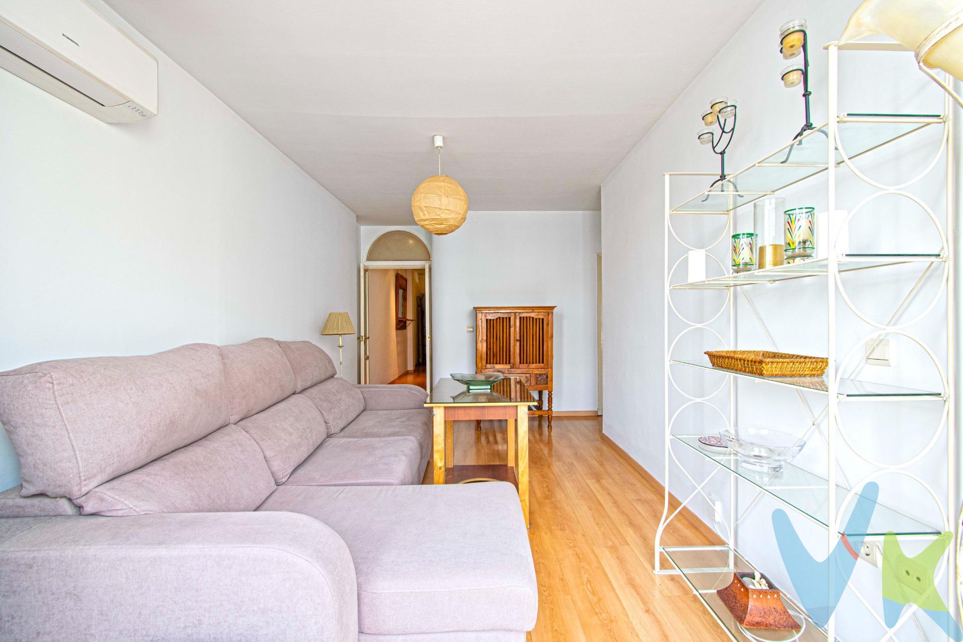 Bonito piso de  74m² construidos en 3 planta y ultima con ascensor. La vivienda consta de 3 dormitorios, el principal con salida a terraza acristalada, cocina equipada, baño completo con ventana y salón comedor con terraza incluida. El piso es muy luminoso, Split en el salón, armarios empotrados, suelo de tarima, en perfecto estado para entrar a vivir. Bloque totalmente reformado con acceso a la azotea visitable y ascensor. Magnifica zona por su proximidad a la estación de santa justa y al centro de Sevilla. Ideal  tanto para invertir como vivir por su alta demanda. . Informamos a nuestros clientes compradores que el precio de venta no incluye lo siguiente: Honorarios de la agencia inmobiliaria, Impuestos (I.T.P., I.V.A. o A.J.D., en su caso) ni otros gastos de la compraventa (gastos de Registro de la Propiedad, Notaría, Gestoría ni de posible Financiación). Documento F.I.S. a disposición del consumidor según Decreto 218/2005 Junta de Andalucía.