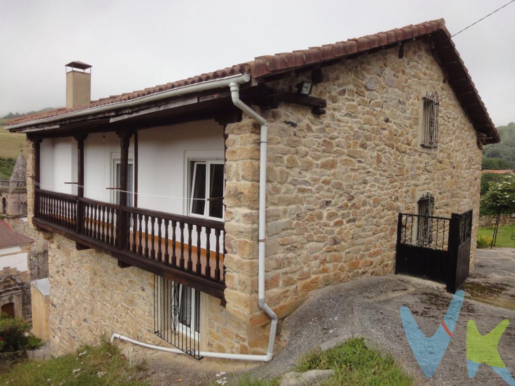 En el Valle de Polaciones, pueblo de Puente Pumar, localidad situada a 800 m sobre el nivel del mar, le ofrecemos una vivienda independiente, de piedra y madera, en perfecto estado de uso, con todas las comodidades para pasar el invierno (chimenea, calefacción individual, ventanas PVC climalit...) y una parcela de jardin muy soleada para pasar unas tardes de verano inolvidables. La casa se distribuye en dos plantas. La planta baja dispone de salón comedor con chimenea, amplia cocina tambien con chimenea, un baño completo, recibidor, salita y una despensa bajo la escalera. En la planta superior hay 4 dormitorios un baño completo y un balcón mirador a todo lo ancho de la casa. El desván, de poca altura, sirve de amplio trastero.Dentro de la parcela, hay un garaje de 30 m2, ademas de un cuarto para alojar la caldera y un deposito de 1.250 litros para el gasoil.Aproveche esta oportunidad de adquirir una gran casa para disfrutar de la montaña cántabra.