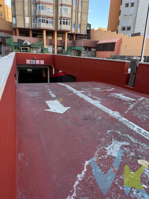 Estas cansado de buscar aparcamiento, esta es tu oportunidad. Plaza de garaje en venta en el edificio Los Taxistas. Amplia plaza para coche y moto. Fácil acceso, portero y cámaras. No esperes más, es el mejor precio de la zona. 