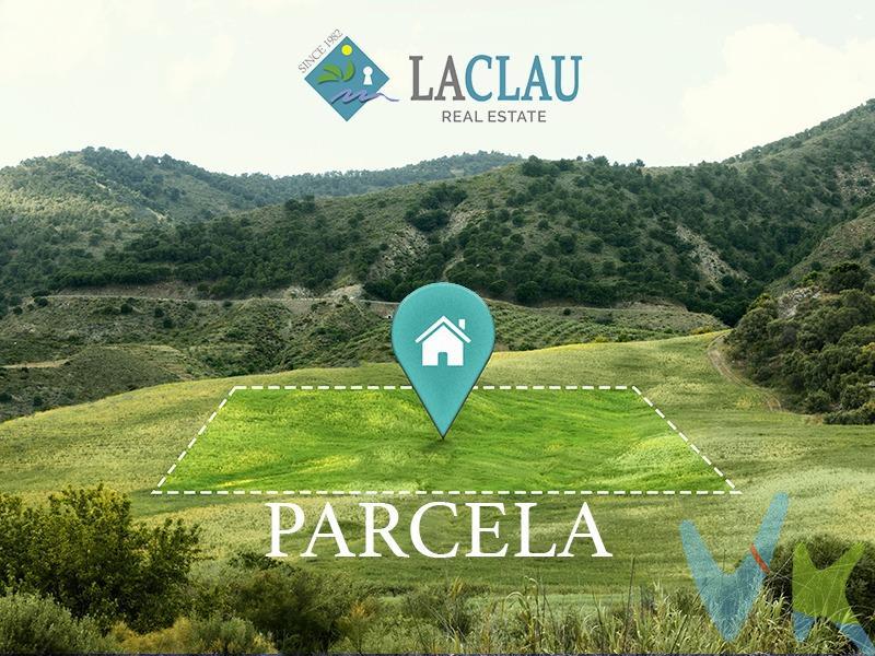 Oportunidad única, venta de parcela en la urbanización costa Cunit. Solar urbano situado en zona residencial Costa Cunit, de 656m2. Apto para la construcción de residencial unifamiliar, se encuentra en una calle asfaltada, con alcantarillado, aceras, alumbrado público. Junto a otras casas en una zona residencial, ideal para realizar aquella vivienda que siempre has querido para ti y tu familia junto a Cunit y Cubelles, con fácil acceso a zonas verdes para caminatas, deportes y ciclismo, y cercanía a los accesos de C-31 y C-32, esta propiedad es una oportunidad única para vivir una vida relajada. REF.11195AM