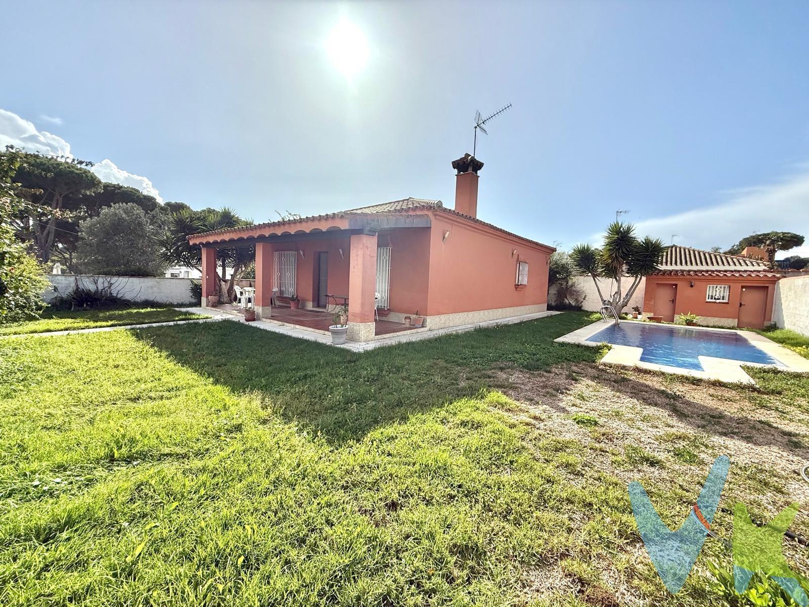 Parcela de 966 m2 construidos donde nos encontramos con dos viviendas de una sola planta, en perfecto estado. Ambas casas tienen en total 261 m2 construidos y ambas son completamente exteriores y muy luminosas. Ubicadas en la Playa de la Barrosa, Chiclana de la Frontera, Cádiz. La primera vivienda tiene a la entrada un amplio porche con jardín, con acceso a vehículo, piscina privada, trastero, un pequeño aseo, y depuradora. La ventanas tienen rejas y mosquiteras, las puertas son de madera y el suelo es porcelánico. Se compone de tres habitaciones, todas ellas con armarios empotrados y baño en suite en la habitación principal; 2 baños completos muy amplios con ventilación (uno con bañera y el baño en suite con placa de ducha), salón-comedor con chimenea, y gran cocina amueblada y equipada con electrodomésticos, zona para comer y puerta de acceso a la parte de atrás de la vivienda. La segunda vivienda tiene a la entrada un amplio porche con jardín y acceso a vehículo, además de un pequeño trastero. Se compone de dos habitaciones y un baño con bañera, salón, y cocina pequeña exterior. Orientación ESTE. Entorno idílico y en perfectas condiciones para entrar a vivir. Llámenos sin compromiso para más información. Informamos a nuestros clientes compradores que el precio de venta no incluye lo siguiente: Honorarios de la agencia inmobiliaria, Impuestos (I. T. P. , I. V. A. o A. J. D. , en su caso) ni otros gastos de la compraventa (gastos de Registro de la Propiedad, Notaría, Gestoría ni de posible Financiación). Documento D. I. A. a disposición del consumidor según Decreto 218/2005 Junta de Andalucía.