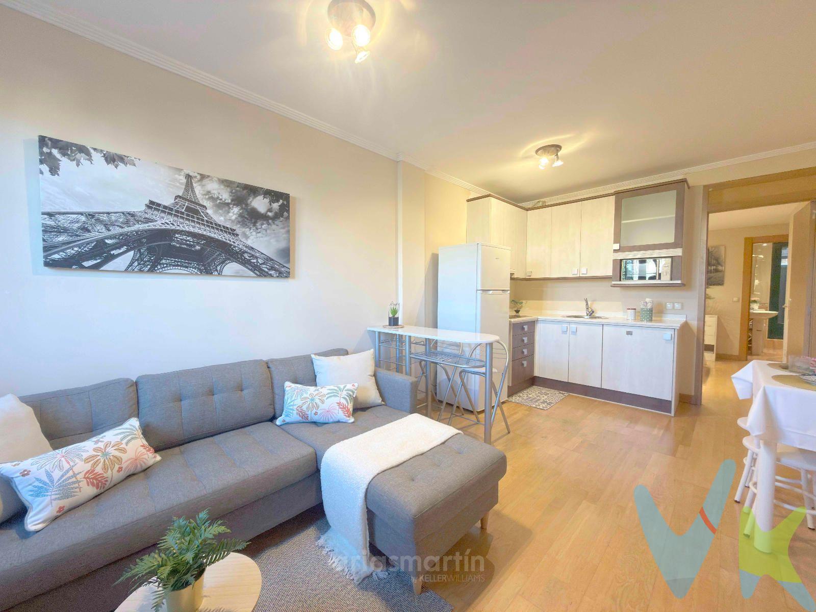 Oficina en venta en Parque Valhondo de Salamanca, con salida independiente al parque. Buen estado, dormitorio salón-cocina, baño y patio. 
