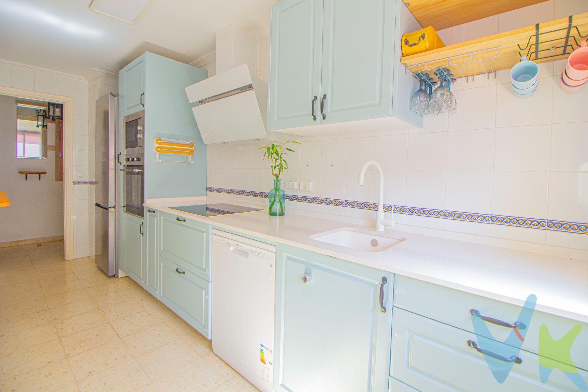 Te presentamos esta estupenda vivienda en pleno corazón de Chiclana de la Frontera, rodeada de todo tipo de servicios: comercios, colegios, zonas verdes, transporte público.. Ideal para familias que buscan amplitud, comodidad y calidad de vida. 🏠 ¿Qué la hace tan especial?. ✔️ 105 m² construidos | 89 m² útiles. ✔️ Acogedora terraza de 5 m² para disfrutar del aire libre sin salir de casa 🌿. ✔️ 4 amplios dormitorios, perfectos para familias o quienes valoran el espacio. ✔️ Salón bañado en luz natural, con acceso directo a la terraza. ✔️ Cocina independiente con despensa y lavadero, pensada para la comodidad del día a día. ✔️ Baño completo. ✔️ Segunda planta con ascensor, para tu máxima comodidad. 🌞 Gracias a su excelente orientación, la luz natural se convierte en protagonista en cada estancia. 📍 Su ubicación, en el centro de Chiclana, te conecta con todo: tiendas, colegios, zonas verdes y transporte. 💼 Condiciones económicas:. ✅ Se puede hipotecar sin ningún problema. 💰 Honorarios del 3% + IVA a cargo del comprador. 📑 Gastos según ley. ✅ Cumple con normativa vigente en materia de eficiencia energética y consumo, con su correspondiente certificado energético en vigor. 📸 Nota importante:. Los muebles, objetos decorativos y vehículos de transporte que aparecen en las fotografías no están incluidos en el precio de venta. 🏡 Ideal para quienes buscan una vivienda lista para disfrutar, con metros de sobra, mucha luz y en una ubicación privilegiada. 📲 ¿Te imaginas viviendo aquí?. Llámanos y ven a conocer el hogar donde podrías comenzar una nueva etapa, rodeado de bienestar y buena energía. 