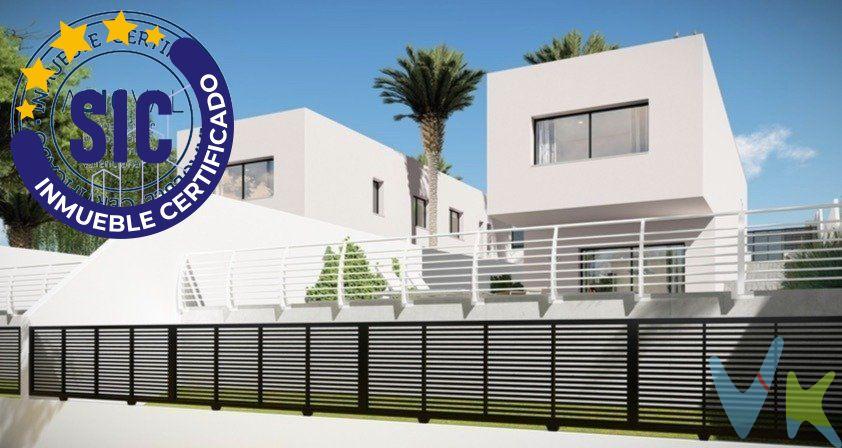 Si estas deseando una vivienda muy cerca de parques y piscinas naturales, rodeada de montañas y zonas verdes de alto valor ecológico este terreno es tu oportunidad.  .  Esta parcela por su ubicación y posibilidades es lo que estas buscando¡¡¡¡.  .  Hemos preparado un proyecto de dos viviendas unifamiliares en parcelas de 469,63 y 471,81 metros cada una, con varias posibilidades de metros construidos de vivienda distribuidos en dos plantas con una distribución singular a la par en función de tus necesidades  y con  unas vistas  impresionantes de Valencia. Las viviendas gozan de luz natural potenciando al máximo la luminosidad y la eficiencia energética. El usuario podrá disfrutar de una privilegiada zona verde con piscina en el interior.  .  Calicanto es una exclusiva urbanización muy tranquila  repartida en tres municipios de la provincia de Valencia: Chiva, Torrente y Godelleta, a lo largo de la sierra Perenxisa. La urbanización está dividida en varias zonas o colonias, como San Miguel, Santo Domingo o Cumbres.  Muy bien comunicada, tanto con la ciudad de Valencia, por la CV-36 o por la A-3, a unos 20 kilómetros; como con el interior de la península por la A-3, y con el norte y el sur del mediterráneo por la A-7.  Muy cerca también del aeropuerto internacional de Manises, a unos 15 km y a tan solo 10 km tenemos el Club de Golf El Bosque.  .  Una zona consolidada que dispone de servicios y colegios como el Colegio Internacional de Levante, el Colegio Julio Verne o el Colegio Santa Teresa.  .  Si estas interesado, me encantaría enseñarte la parcela y el proyecto de estas dos viviendas que presentamos en la publicación con infografías de como se podría quedar y que estos seguro que te encantará.  .  Para más facilidades si lo que estas buscando es únicamente una de las dos parcelas, se podría comprar solamente la mitad del terreno.  ---------------------------------.  Por mandato expreso del propietario, comercializamos este inmueble en exclusiva, lo que le garantiza el acceso a toda la información, a un servicio de calidad, un trato fácil, sencillo y sin interferencias de terceros. Por este motivo, se ruega no molestar al propietario, a los ocupantes de la propiedad o a los vecinos. Muchas gracias por su comprensión. Si usted es agente inmobiliario y tiene un cliente para este inmueble, llámenos: estaremos encantados de colaborar.