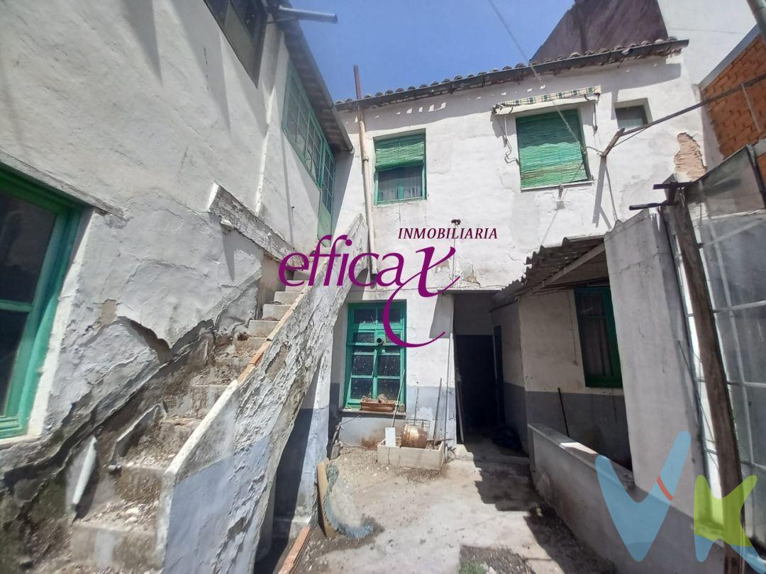 INMOBILIARIA EFFICAX te presenta esta casa antigua de dos plantas, llena de historia y con un sinfín de posibilidades para transformar en el espacio perfecto para ti y tu familia.
Disfruta de generosos espacios que invitan a la creatividad y al diseño personalizado.
Dispone de patio donde podrás disfrutar de momentos al aire libre, perfectos para jardinería o reuniones familiares.
Garaje privado para la comodidad y seguridad para tu vehículo, además de espacio extra para almacenamiento.
Imagina las posibilidades de reformar esta casa a tu estilo, fusionando lo antiguo con lo moderno. ¡Es el momento de dar rienda suelta a tus ideas!
Situada en una zona tranquila pero cercana a todos los servicios necesarios; tiendas, escuelas y transporte público.
No dejes pasar esta oportunidad de adquirir una propiedad con carácter y encanto. ¡Contáctanos hoy mismo para más información y para concertar una visita!
Tu futuro empieza aquí. Transforma casa en tu hogar.
La compra de este inmueble conlleva un servicio de formalización y gestión de la compraventa para el comprador, cuyo coste no está incluido en el precio publicado.
Se le informará de todos los gastos asociados a la compraventa antes de la reserva para que usted compre con la máxima seguridad, tranquilidad y transparencia. 