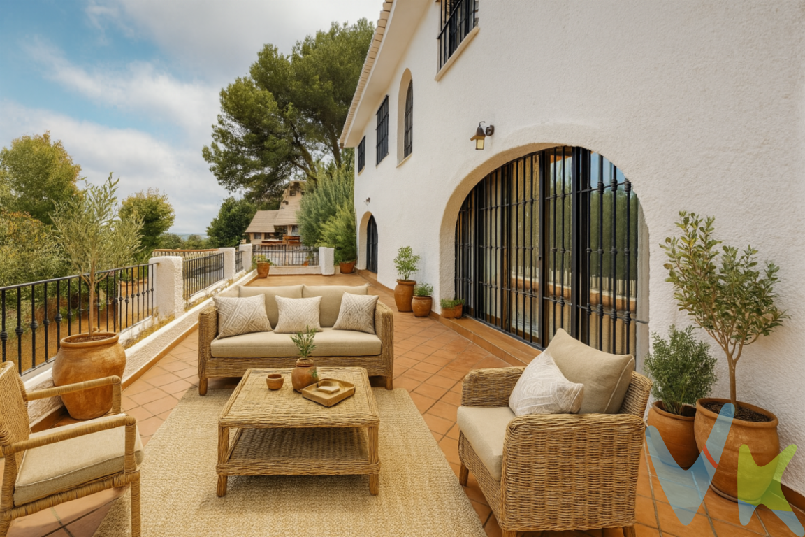 Vivir en calma, a un paso de todo.Se vende este encantador chalet ubicado en El Vedat de Torrente, una de las zonas residenciales más prestigiosas del área metropolitana de Valencia. Un entorno natural privilegiado, rodeado de pinos y vegetación autóctona, que ofrece la paz y la privacidad que todos soñamos, sin renunciar a una excelente conexión con la ciudad.La vivienda se alza sobre una parcela de casi 800m² de jardines mediterráneos, con vegetación consolidada, rincones con encanto, una piscina privada para refrescarte los días de verano, zona de barbacoa, aseos exteriores junto a la piscina, varias terrazas para disfrutar durante todo el año, e incluso un pequeño estanque, que convierte el jardín en un espacio mágico.La casa, con 336 m² construidos, se distribuye en espacios amplios y luminosos, donde disfrutar en familia o con amigos. Cuenta con seis dormitorios dobles, dos baños, y salones generosos con grandes ventanales que inundan de luz cada rincón. Todo ello conectado por una escalera interior de diseño cómodo y funcional. La vivienda está a falta de terminar zonas húmedas y cocina, una oportunidad perfecta para personalizarla y adaptarla a tus necesidades. Un arquitecto técnico revisó toda la estructura y piscina en abril de 2024, certificando su solidez y las mejoras realizadas. El informe está disponible para su consulta. El chalet cuenta con una zona de bodega, y espacio de aparcamiento para varios coches.El Vedat es una zona consolidada, con prestigiosos colegios, club deportivo, centro de salud, restaurantes y supermercados. Y todo ello a tan solo 15 minutos de Valencia, con acceso rápido por autovía, metro y líneas de bus.¿Estás buscando un hogar donde respirar aire puro, rodearte de naturaleza y crear tu propio refugio sin renunciar a la ciudad? Esta casa tiene alma, y está esperando a quien la convierta en su hogar.Llámanos y descubre todo lo que este lugar puede ofrecerte.Agencia Registrada con el Nº 89 en el Registro Obligatorio de Agentes Inmobiliarios de la Comunitat Valenciana. Puede consultar en la web de la GVA.La oferta está sujeta a cambios de precio o retirada del mercado sin previo aviso. Este anuncio en su conjunto, incluyendo textos, fotos, imágenes o cualquier otro contenido del mismo, no es vinculante dado que la información es ofrecida por terceros y puede contener errores. Se muestra a título informativo y no contractual. El precio no incluye lo siguiente: Honorarios de la agencia inmobiliaria, impuestos (IVA, ITP) y otros gastos de la Compraventa (notaria, gestoría y registro). Por mandato expreso del propietario, comercializamos este inmueble en exclusiva, lo que le garantiza el acceso a toda la información, a un servicio de calidad, un trato fácil, sencillo y sin interferencias de terceros. Por este motivo, se ruega no molestar al propietario, a los ocupantes de la propiedad o a los vecinos. Muchas gracias por su comprensión. Si usted es agente inmobiliario y tiene un cliente para este inmueble, llámenos: estaremos encantados de colaborar.