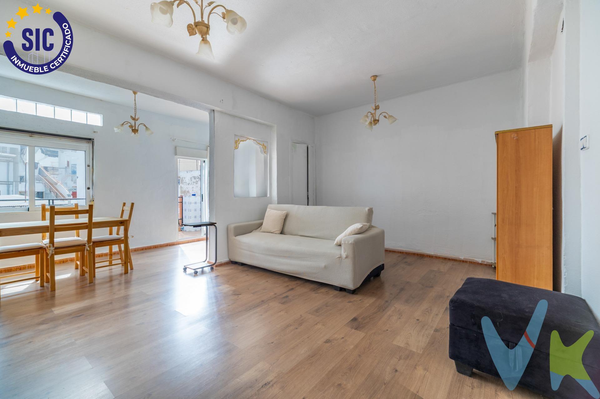 ¡Tu nuevo hogar en Corbera! Piso de 3 habitaciones con terraza en Calle Sant Ruc, Corbera. Descubre este encantador piso en venta, ubicado en la Calle Sant Ruc, 9 de Corbera, una zona tranquila y bien conectada, ideal para familias, parejas o inversores que buscan calidad de vida a buen precio. Situado en una tercera planta sin ascensor, la vivienda cuenta con una superficie total de 92,14 m² y 66,16 m² útiles, distribuidos de forma práctica y cómoda:. •	Amplio vestíbulo. •	Luminoso comedor. •	3 dormitorios. •	Cocina independiente con zona de lavadero. •	1 baño completo. •	Pequeña galería interior. •	Acogedora terracita con vistas a la calle, perfecta para tomar el café al sol o relajarse por la tarde. 🌿 Entorno privilegiado:. Ubicado en el corazón de Corbera, disfrutarás de un entorno tranquilo, familiar y rodeado de naturaleza, a tan solo unos minutos caminando de todos los servicios esenciales: supermercados, colegios, centro médico, parques y transporte público. A poca distancia del Parque Natural de la Sierra de Corbera, es ideal para los amantes del senderismo y el aire libre. Además, Corbera se encuentra a solo 35 minutos de Valencia capital, lo que lo convierte en un lugar perfecto para vivir con tranquilidad sin renunciar a la cercanía de la ciudad.  . Precio muy interesante. ¡Solicita más información y ven a visitarlo sin compromiso!. La descripción del presente inmueble e imágenes tienen mero carácter informativo y en ningún caso carácter contractual, pudiendo ser modificados por la inmobiliaria comercializadora sin que ello implique responsabilidad alguna frente a terceros. En el precio de venta a público, esta propiedad NO incluye los gastos de adquisición (Notario, registro, gestión, honorarios, etc…). 