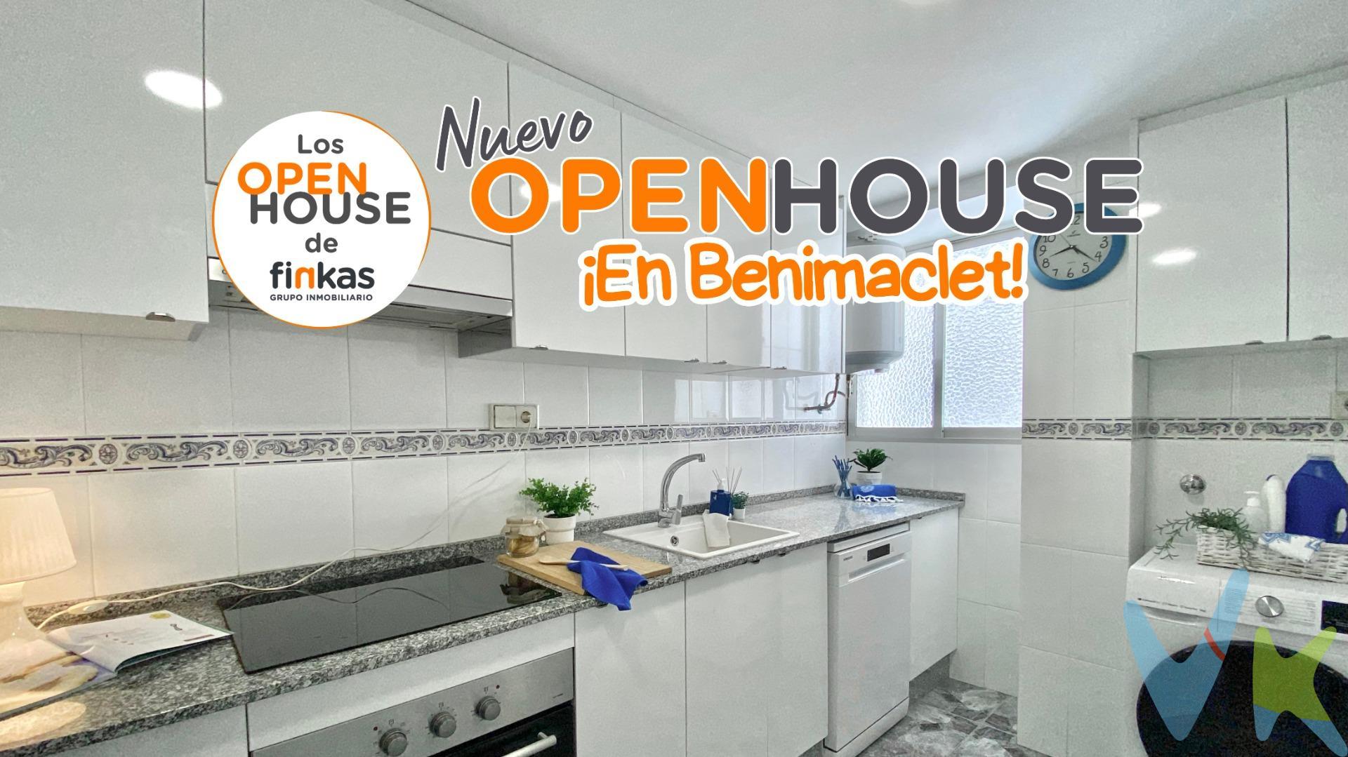 Otro Open House en Benimaclet te dará a conocer tu futuro hogar. Esta vez será el día 6 de junio en la calle Torreta de Miramar, a la altura del número 4. ¡No te lo pierdas y apúntate antes de que se llene!. Se trata de una vivienda amplia, de 101 metros cuadrados, que actualmente cuenta con 3 dormitorios, baño y aseo. Originalmente disponía de otro dormitorio que se incorporó al salón comedor. ¿Te hace falta? Pues no te preocupes. Los vendedores te lo entregarían con el cuarto dormitorio recuperado sin coste adicional. . La vivienda ha sido reformada y está lista para entrar a vivir. Los dormitorios son amplios. En todos ellos cabe perfectamente una cama de matrimonio. Tanto el baño como el aseo se encuentran en el distribuidor, por lo que no dependen de ningún dormitorio. Ideal para ser compartidos. . En cuanto al edificio, se encuentra muy bien cuidado, con el zaguán de ambas escaleras reformado y dispone de ascensor a cota cero. . Es una magnífica ocasión para establecer tu vivienda en Benimaclet, ¡el barrio amado por todos!. No lo olvides, contacta con nosotros y confirma tu visita para la jornada de puertas abiertas del próximo día 6 de junio. ¡Te esperamos!. ***. Agencia Registrada con el Nº 112 en el Registro Obligatorio de Agentes Inmobiliarios de la Comunitat Valenciana, según el DECRETO 98/2022, de 29 de julio, del Consell, por el que se regula el Registro de Agentes de Intermediación Inmobiliaria de la Comunitat Valenciana. La documentación del inmueble ha sido revisada y estimamos que reúne todos los requisitos necesarios para ser comercializado. Comunidad: Existe una derrama activa de 51 euros pagaderos los meses en los que no se emiten liquidación trimestral. El precio ofertado no incluye impuestos, gastos de compraventa ni honorarios de la agencia inmobiliaria. Las medidas aquí expuestas han sido obtenidas del Catastro. El anuncio no es vinculante, puede contener errores. ¿Tienes alguna duda? Consúltanos. ***. Los vendedores han confiado en este equipo para gestionar la venta del inmueble de forma exclusiva. Como no puede ser de otra forma, garantizamos un servicio de calidad, actuando en todo momento de forma transparente, ética y profesional. Así pues, se ruega la no interferencia de terceros y, sobre todo, no molestar a los propietarios, a los ocupantes del inmueble o a los vecinos. Muchas gracias por tu comprensión. 