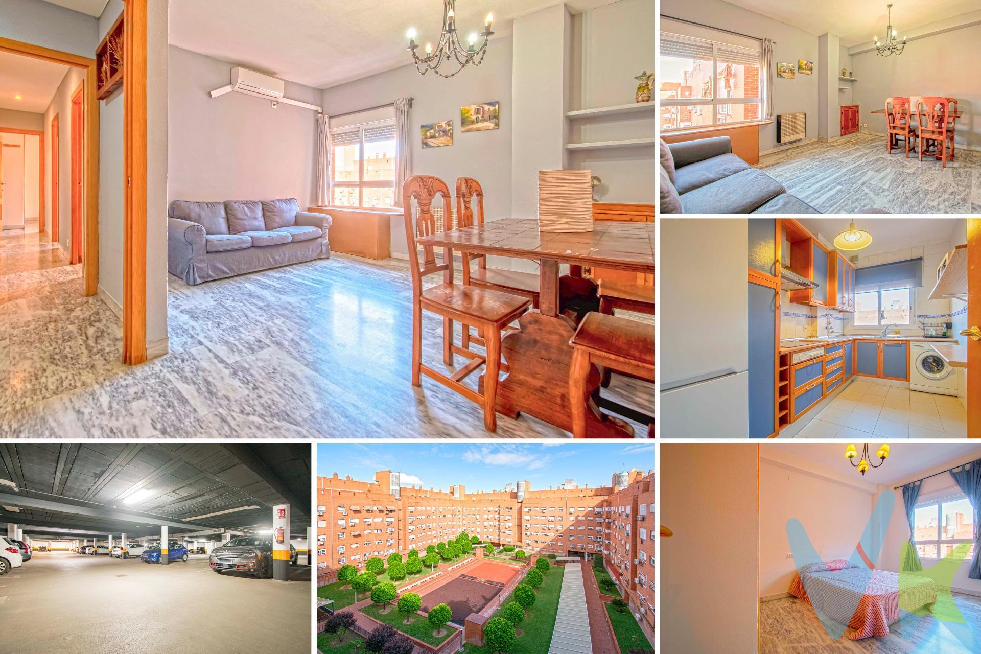 V.P.O. Bonito piso  con ascensor de 80 m² construidos  con garaje y trastero de 29 m² ubicado en Urbanización privada en Flor de Albahaca. Consta de 2 dormitorios, salón independiente, cocina amueblada y baño completo. Muy luminoso y exterior para entrar a vivir. Paralelo a la avenida de las ciencias, cerca de colegios, parques y todo tipo de comercios. Informamos a nuestros clientes compradores que el precio de venta no incluye lo siguiente: Honorarios de la agencia inmobiliaria, Impuestos (I.T.P., I.V.A. o A.J.D., en su caso) ni otros gastos de la compraventa (gastos de Registro de la Propiedad, Notaría, Gestoría ni de posible Financiación). Documento F.I.S. a disposición del consumidor según Decreto 218/2005 Junta de Andalucía. 