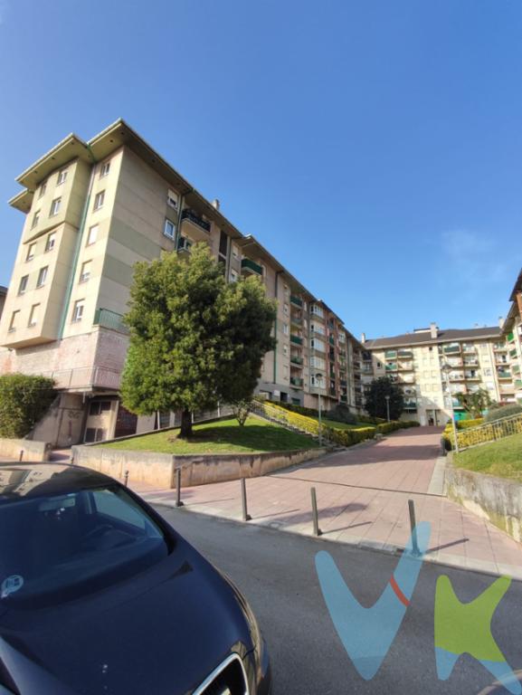 ¡¡¡Gran oportunidad de negocio!!!altamira21, os ofrece este local a pie de calle en zona residencial, de 152 m2 construidos, en esquina, con orientación, Este-Sur-Oeste, en ladrillo para hacer lo que quieras, proyecto de actividad extra hotelera para 4 apartamentos. Acceso privado solo para los vecinos, a la entrada hay una marquesina para el bus urbano y al otro extremo de la calle está la estación de tren de Nueva Montaña. Rodeado el local de jardines, zona tranquila, buen acceso y a escasos metros de la autovia Santander-Torrelavega-Bilbao, centro de salud, colegios, restaurantes y centros comerciales.Por su volumetría, se puede hacer UN gran negocio, ya sea clinica dental, academia, estudio, etc.. etc.., 2, 3 y hasta 4 apartamentos.Para todo inversor en apartamentos turísticos, este local le ofrece todo.Llámenos para facilitarle el plano