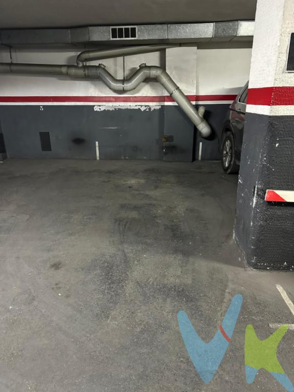 Parking en venta en Calle Gabriel y Galán con fácil acceso y fácil maniobra para coche grande. Medidas 2 mts x 4.12mts con una columna que permite entrar y salir fácilmente del coche.Ven a probar tu coche!!API 3536 AICAT 11998Ofrecemos acompañamiento en todo el proceso de compra-venta para que nuestros clientes se sientan bien asesorados. Desde la primera visita para encontrar Tu hogar que se ajuste a tus necesidades, la negociación de precios, contratos, Escritura. También estamos presente en los extras que conllevan una compra como, búsqueda de financiación y profesionales para las reformas que su nueva vivienda pueda necesitar.   HONORARIOS DE LA INMOBILIARIA INCLUIDOS EN EL PRECIO DE VENTA *** gastos de compra venta no incluidos en el precio -para más información sobre gastos consulta la web gencat.cat *** El mobiliario que aparece (si apareciera) en las fotografías no se encuentra incluido en el precio de venta salvo que lo aclare en la descripción.Puedes consultar nuestras reseñas en Google ***SI TIENES UN PISO PARA VENDER O PARA ALQUILAR CONSULTANOS, TE INFORMAREMOS DE LA MEJOR OPCIÓN **** 