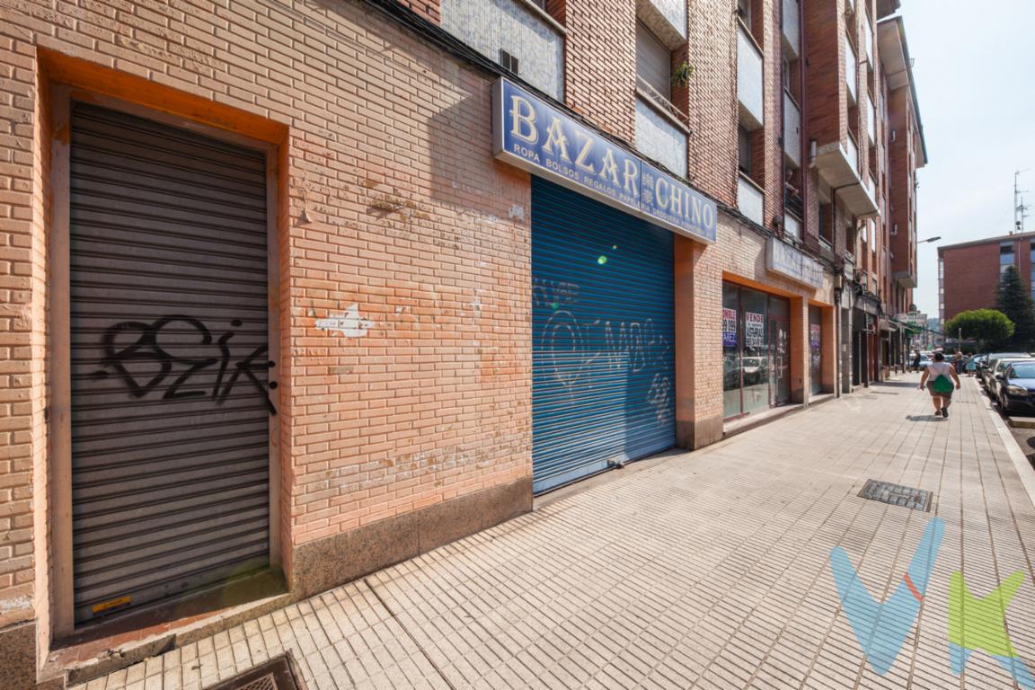 Ponemos a la venta este bajo comercial  de unos trescientos metros cuadrados, situado en  pumarin, Esta instalado, DIFERENTES GIROS.El precio NO incluye: Impuestos, gastos de Notaría, registro y honorarios de los servicios contratados por los compradores a la Agencia Inmobiliaria.A título orientativo, en segundas transmisiones, el comprador abonará el Impuesto sobre Transmisiones Patrimoniales (ITP). Para consultar los porcentajes del ITP en Asturias puede hacerlo a través de la web oficial de servicios tributarios del Principado de Asturias https://sede.tributasenasturias.es/sites/sede/default/es_ES/Que-quieres-hacer/Transmisiones-Patrimoniales-y-AJD. La base imponible será el mayor valor entre precio de compraventa, tasación o valor de referencia catastral. Gastos de notaría y registro según aranceles variables según precio, número de copias y complejidad.El comprador escoge libremente notario. El vendedor asume la plusvalía y el resto de gastos son del comprador. Si se precisa hipoteca: Tasación, condiciones y costes bancarios según entidad elegida por el comprador; así como los gastos de gestoría y cualesquiera otros inherentes a la formalización de la compraventa. De acuerdo con la ley, no se incluyen en el precio otros gastos o tributos que legalmente correspondan al comprador. Honorarios de intermediación inmobiliaria a cargo del vendedor.El consumidor tiene derecho, conforme a la normativa vigente, a disponer de información y documentación adicional relativa al inmueble y condiciones de la compraventa, accesible en la sede física de la Agencia Las Torres, Gijón, en Calle Severo Ochoa N.º 54 -Bajo, en Gijón, o a través del correo electrónico: agencialastorres@gmail.com. La agencia actúa exclusivamente como intermediaria en la operación. Cualquier compraventa y sus condiciones quedan sujetas en todo caso a la aceptación expresa del vendedor del inmueble y a la posterior formalización del correspondiente contrato. El presente anuncio tiene carácter meramente informativo; la información suministrada se corresponde con la disponible a la fecha de publicación, pudiendo variar en función de las circunstancias o actualizaciones legales, contractuales y fiscales. 