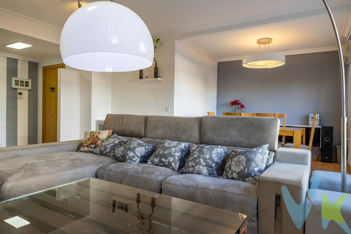  Ubicación inmejorable en Puerto de Sagunto, en una de las zonas más demandadas.Características destacadas:.Cocina independiente con galería exterior3 habitaciones exteriores con armarios empotradosAmplio salón con luz natural1 baño completo, funcional y cómodoAscensor para mayor comodidadPlaza de garaje de 20.59m² incluida en el precio¡No dejes pasar esta oportunidad! Un piso luminoso, bien distribuido y listo para convertirse en tu hogar. *Por mandato expreso del propietario, comercializamos este inmueble en exclusiva, lo que le garantiza el acceso a toda la información,   a un servicio de calidad con el sello de Inmueble certificado que asegura tranquilidad a los compradores.    *El precio indicado no incluye gastos ni otros conceptos. Al precio habrá que añadirle los gastos propios de la transmisión inmobiliaria,   como: honorarios notariales, impuesto al que se encuentre sujeta la transmisión (Impuesto sobre el Valor Añadido o Impuesto sobre Transmisiones Patrimoniales y Actos Jurídicos Documentados, según el caso),   gastos de inscripción en el Registro de la Propiedad y honorarios de intermediación de la agencia inmobiliaria.    *el inmueble se vende sin amueblar, sin electrodomésticos fijos, enser o elemento decorativo.