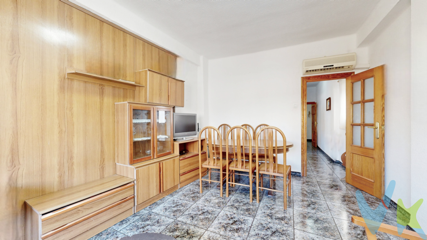 ATENCIÓN inversores. Piso de 3 hab. en buena zona de Torrent  Se vende vivienda en pleno centro de Torrent, Calle Virgen de los Dolores, a escasos metros del ayuntamiento y del centro neurálgico de Torrent, la Avenida al Vedat, con todos los servicios, comercios, colegios, bancos, centro de salud,  bus e incluso parada de metro que comunica con Valencia centro en pocos minutos.   La vivienda se ubica en una segunda planta sin ascensor pero muy cómoda. Es una comunidad de vecinos muy tranquila  Este piso de 74 m² útiles, se distribuye en 3 habitaciones, baño completo cocina independiente con acceso a una práctica galería, y salón comedor.   El inmueble se encuentra en perfecto estado para vivir. En este momento se encuentra alquilado por lo que lo convierte en una ocasión ideal para invertir  Si estás interesado y necesitas más información, no dudes en contactar con nosotros, estaremos encantados de poder ayudarte y acompañarte en todo el proceso de compra    Si tienes que vender antes tu vivienda, llámanos y te asesoramos cómo hacerlo para además tener los mínimos gastos posibles y todas las garantías.  Agencia Registrada con el nº00516 en el Registro Obligatorio de Agentes Inmobiliarios de la Comunidad Valenciana    Por mandato expreso del propietario, COMERCIALIZAMOS ESTE INMUEBLE EN EXCLUSIVA, lo que le garantiza el acceso a toda la información, a un servicio de calidad, un trato fácil, sencillo y sin interferencias de terceros. Por este motivo, se ruega NO MOLESTAR AL PROPIETARIO, a los ocupantes de la propiedad o a los vecinos. Muchas gracias por su comprensión.   La oferta está sujeta a cambios de precio o retirada del mercado sin previo aviso. Este anuncio en su conjunto, incluyendo textos, fotos, imágenes o cualquier otro contenido de este, no es vinculante dado que la información es ofrecida por terceros y puede contener errores. Se muestra a título informativo y no contractual.  El precio del inmueble no incluye los honorarios de la agencia que ascienden al 4%+IVA del precio final del inmueble, ni los gastos de notaría y registro de la propiedad (que están sujetos a aranceles y varían dependiendo del precio de escrituración), ni los impuestos (que en la Comunitat Valenciana varían dependiendo del precio del inmueble y de las características personales del comprador).  Esta propiedad se pone a la venta con toda la documentación comprobada y en regla, por lo que ofrecemos GARANTIAS a los compradores.