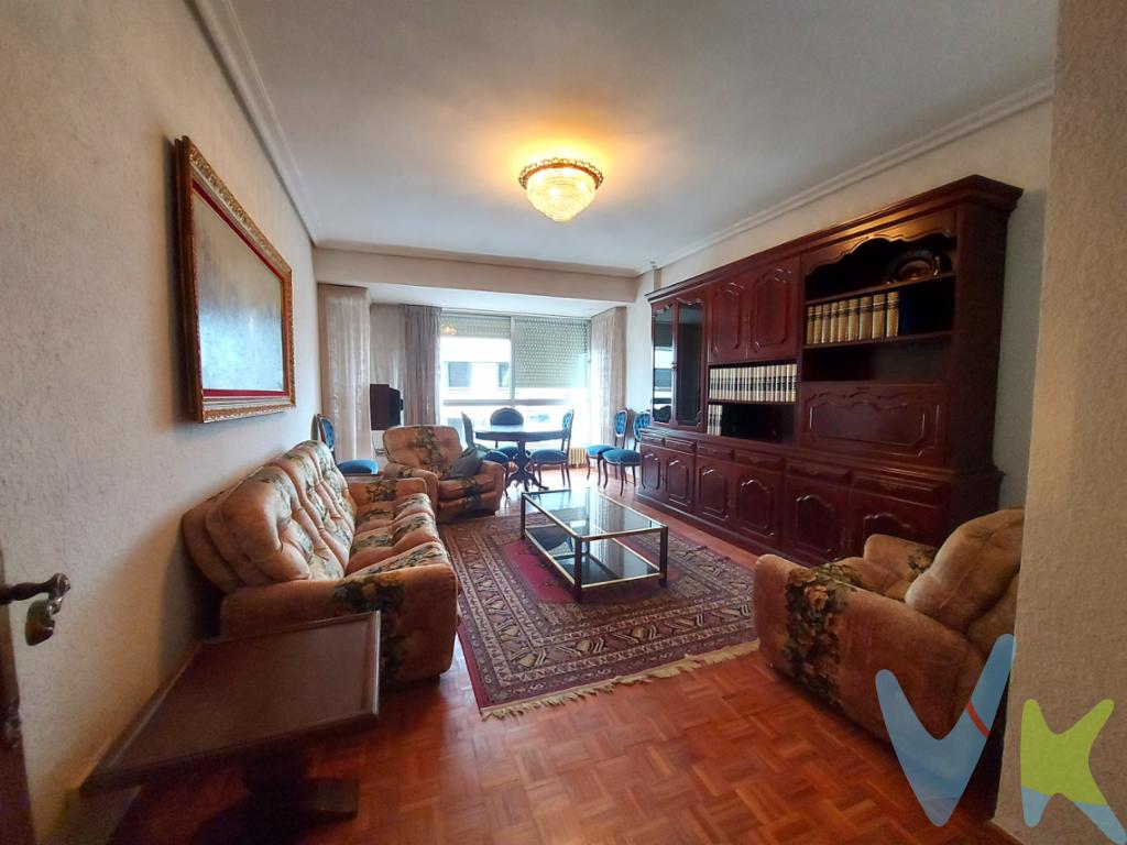 Inmobiliaria Solozábal presenta espléndido piso en venta en el corazón de Logroño, piso 5 dormitorios. 2 baños. Terraza. Exterior. Trastero. Junto al parque Gallarza. Logroño.Les presentamos una ocasión única para adquirir un excepcional piso ubicado en la prestigiosa zona Centro de Logroño, junto al parque Gallarza.  Con una superficie de 164 metros cuadrados útiles distribuidos inteligentemente, este espacioso piso cuenta con cinco dormitorios, lo que lo convierte en una elección idónea tanto para familias numerosas como para aquellos que disfrutan de tener habitaciones adicionales para huéspedes, una oficina en casa o espacios de ocio. Dos puertas de acceso a vivienda.Situado en la planta 6, ofrece vistas despejadas sobre la ciudad, proporcionando una agradable sensación de libertad y luminosidad. El edificio, construido en 1974, ha sido mantenido en óptimas condiciones, respetando su solidez y estética original a la vez que incorpora las comodidades modernas que se esperan hoy en día.Como parte de las ventajas de este piso, se incluye un trastero, un valioso espacio adicional .Dado lo extraordinario de esta oferta y sus múltiples características atractivas, le invitamos a coordinar una visita para experimentar de primera mano el encanto y las posibilidades de este magnífico hogar. 