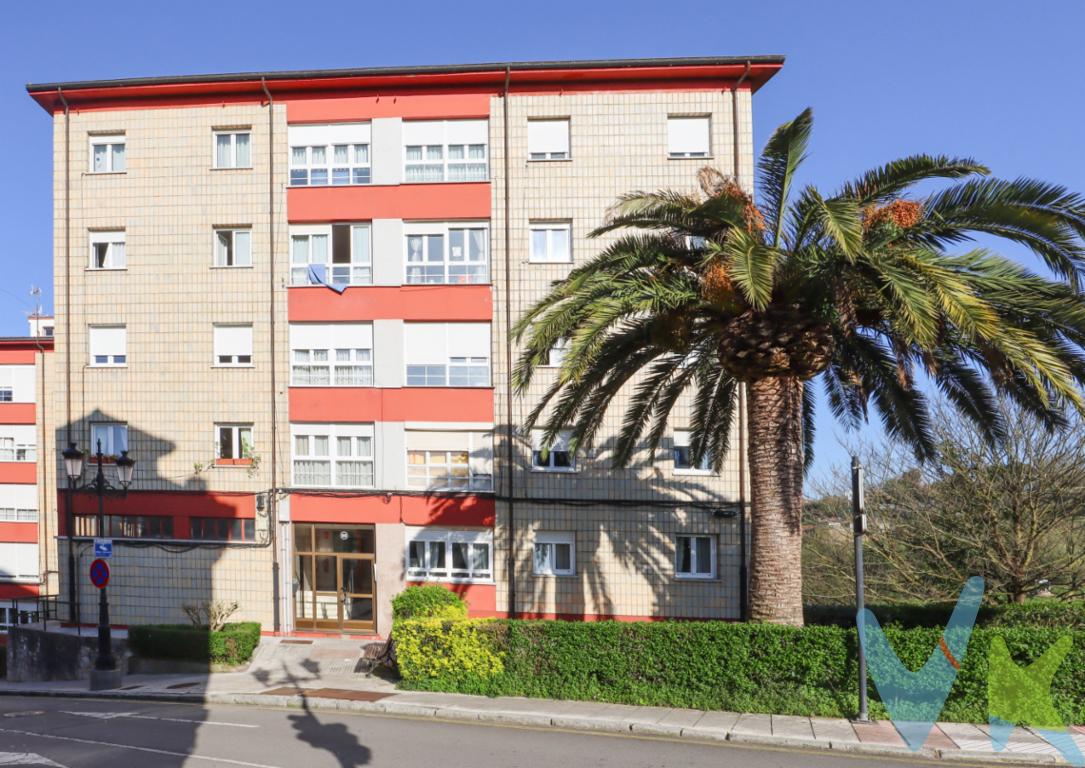 OTERO. Te presentamos una oportunidad clara dentro del mercado actual, solo dirigida a quienes buscan su vivienda habitual. En un contexto donde cada vez hay menos oferta disponible y los precios continúan tensionados al alza, te presentamos esta vivienda en la calle VILLAFRIA, en perfecto estado, exterior, y con ASCENSOR en solo 100.000EUR.Se trata de una vivienda con base muy sólida: 3 dormitorios reales, no espacios residualesSalón independiente, que aporta comodidad y privacidadCocina independiente, cada vez más valorada1 baño funcionalPosibilidad de un aseo (actualmente el espacio está destinado a trastero)Tercera planta con ascensorTotalmente exterior, con orientación este/oeste¿El resultado? Luz natural durante todo el día, ventilación cruzada y una sensación de amplitud muy por encima de la media en este rango de precio, con el pluz añadido de que el piso está en condiciones de entrar a vivir, lo que elimina uno de los grandes sobrecostes actuales: las reformas.Esto es especialmente interesante ahora ya que la escasez de vivienda bien ubicada y con buena distribución es cada vez mayor, nos encotramos que los inmuebles con 3 dormitorios + ascensor han subido claramente de precio, además de que las opciones listas para entrar a vivir en este presupuesto son muy limitadasEs por eso que este inmueble se posiciona en un punto muy concreto: ofrece más de lo que su precio suele permitir en el contexto actual. 100.000EUR no es solo un buen precio, sino que es difícil de replicar hoy para una vivienda de estas características. No incluidos en el precio: ITP, notaría y registro. LOS HONORARIOS DE LA AGENCIA INMOBILIARIA SON ASUMIDOS INTEGRAMENTE POR LA PARTE VENDEDORA NO SUPONIENDO COSTE ALGUNO PARA EL COMPRADOR. Benefíciate de un ahorro fiscal si es tu vivienda habitual. Consultanos.El consumidor tiene derecho a solicitar a la agencia inmobiliaria información y documentación adicional relativa al inmueble y a las condiciones de la compraventa. Cualquier compraventa y sus condiciones quedan sujetas a la aceptación expresa del vendedor del inmueble y a la posterior formalización del correspondiente contrato.El presente anuncio tiene carácter meramente informativo y no contractual, pudiendo la información mostrada variar o actualizarse. 