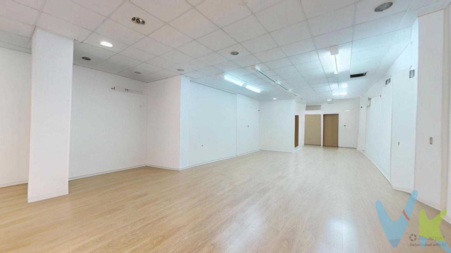Se vende amplio bajo comercial con enormes posibilidades de transformación, ubicado en pleno centro de Sagunto, en una zona con gran demanda y excelente proyección.???? Espacio ideal para convertir en 3 viviendas tipo loft, modernas y funcionales, perfectas tanto para alquiler como para venta.???? Además, cuenta con posibilidad de habilitar zona de garaje, aportando un valor añadido muy atractivo para futuros compradores o inquilinos.???? Inmueble muy amplio, con múltiples opciones de distribución y gran potencial para desarrollar un proyecto moderno y rentable.? Excelente ubicación céntrica? Gran superficie? Posibilidad de 3 lofts independientes? Opción de garaje? Ideal para inversores y promotores? Alta rentabilidad potencialUna oportunidad única para desarrollar un proyecto inmobiliario con muchísimas posibilidades en una de las mejores zonas de Sagunto. No dudes en ponerte en contacto con nosotros, te ayudamos a gestionar la financiación. 