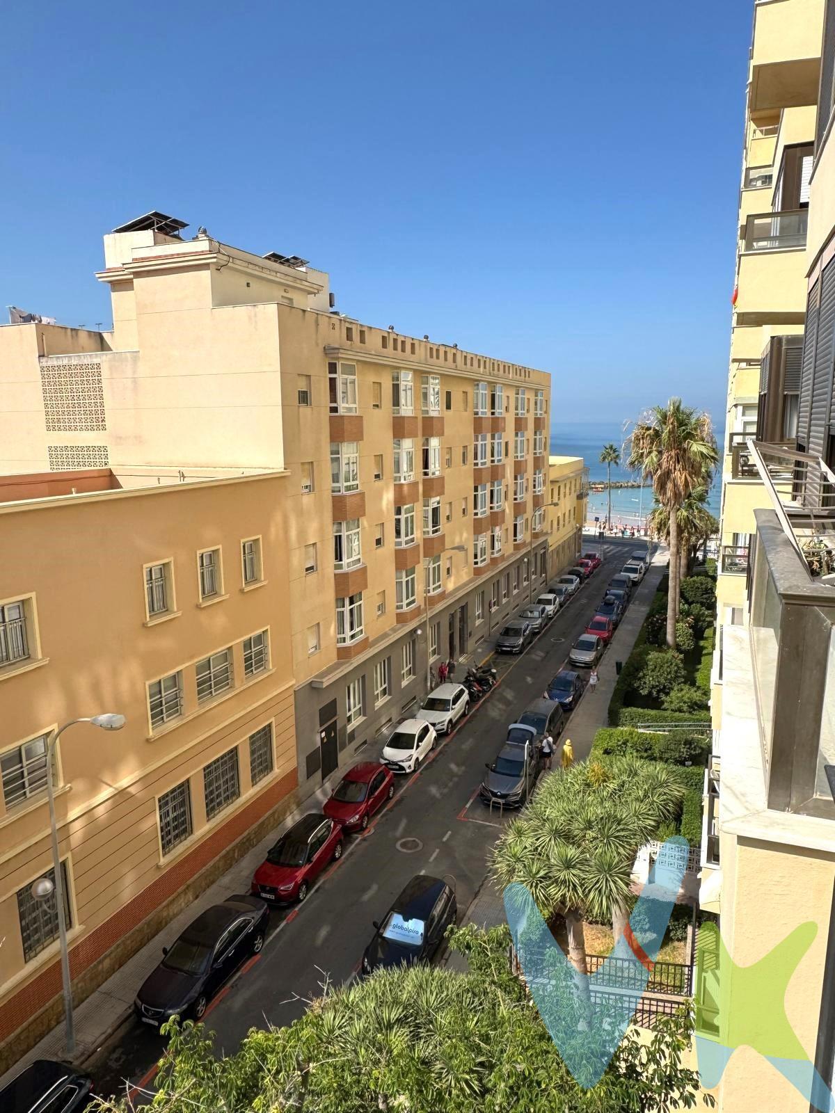 Espacio, ubicación y posibilidades. GARAJE NO INCLUIDO EN PRECIO. Tres razones que hacen de esta vivienda una oportunidad especialmente interesante. Situada a pocos pasos de la playa de Santa María del Mar, esta amplia vivienda destaca por sus estancias generosas, su excelente orientación suroeste y una magnífica terraza cerrada, un espacio versátil que puede convertirse en uno de los grandes protagonistas del hogar. La vivienda necesita  reformas , pero precisamente ahí reside su potencial, cuenta con una excelente base para diseñar una vivienda completamente personalizada, adaptada a tus necesidades y con el estilo que siempre has imaginado. Su ubicación es otro de sus grandes valores, junto a colegios, la avenida principal, autobuses, parada de taxis y todo tipo de servicios, además de encontrarse a un paso del mar. Y como extra, existe la posibilidad de adquirir una plaza de  garaje cerrado de 36m2, en el mismo edificio, de forma opcional y no incluido en el precio de venta. SU PRECIO SERÍA 120.000.-€. Una vivienda con metros, luz, orientación y una ubicación privilegiada. Ahora solo falta imaginar todo lo que puede llegar a ser. 📞 ¿Te gustaría conocerla y descubrir sus posibilidades?. Precio final completo comprador: 692.900.-€  . Incluyendo gastos según ley:.  ITP 7% general 43.700.-€, tipos reducido www.juntadeandalucia.es . Gasto notarial: aprox. 1000€ www.notaria.org . Registro prop. 600 € aprox. www.registro.org. Honorarios comprador 3% + I.V.A. del precio de venta.  -Informamos a nuestros clientes de que los gastos de notaría, registro, gestoría, impuestos y los honorarios de la agencia no están incluidos en el precio. A su vez, disponemos del documento informativo abreviado de la propiedad (según decreto 218/2005, del 11 de octubre) y de seguro de caución, para la protección del dinero entregado como señal para la reserva de una vivienda o inmueble.  Por mandato expreso del propietario, comercializamos este inmueble en exclusiva, lo que le garantiza el acceso a toda la información, a un servicio de calidad, un trato fácil, sencillo y sin interferencias de terceros. Por este motivo, se ruega no molestar al propietario, a los ocupantes de la propiedad o a los vecinos. Muchas gracias por su comprensión. 