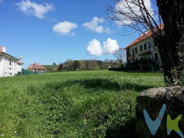 Finca Urbana en el Barrio de Maeda, pueblo y Ayuntamiento de Meruelo, de 3.323 m2, que contiene dos edificaciones: Casa compuesta de planta baja, piso y desván y accesoria contigua, más almacén/granero aparte. Esta parcela se encuentra clasificada por las N.N.S.S. vigentes como Residencial Mixta B+1+BC. Tenemos a su disposición toda la información que recoge la ficha urbanística. El destino de uso residencial y/o complejo hotelero. Los accesos están totalmente consolidadas (Centro Urbano), así como servicios de autobuses, bancos, supermercados, etc. Por su excelente ubicación y proximidad a la Costa Oriental de Cantabria (Noja, Isla, Laredo, etc) bien merece ser considerada para realizar urbanización de lujo o bien para dedicarlo a negocios