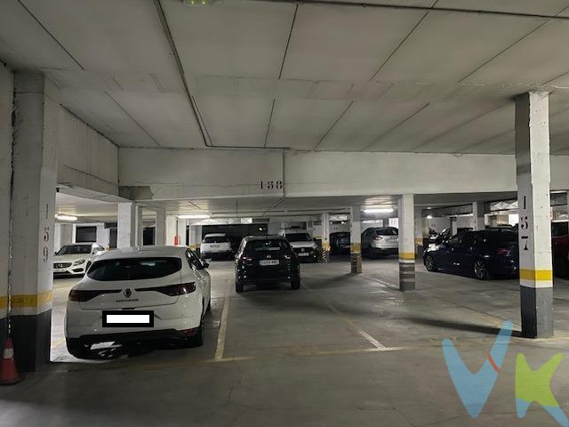 Se venden varias plazas de aparcamiento en el edificio LOS PALACIOS, con entrada por calle Juan MArtinez villergas. Mismo precio, 12.500.-€. Acceso peatonal desde la calle Mateo seoane sobral.   . 