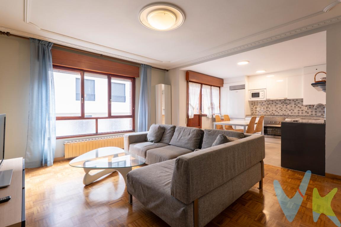 Oportunidad, en el centro de la ciudad de Gijon queremos ofreceros esta estupenda vivienda con plaza de garaje y trastero en planta bajocubierta. Se trata de una vivienda luminosa y soleada, a dos pasos de la Plaza de Europa, de la calle Corrida y a menos de diez minutos andando de las Playas de San Lorenzo y Playa de Poniente.En las inmediaciones tenemos Centro de Salud, Colegios, Parques y acceso a la autopista.El piso es amplio con una superficie construida aproximada de 107 metros cuadrados, cuenta con tres dormitorios, salón, cocina, dos baños, plaza de garaje y trastero.La vivienda como podrás apreciar en el reportaje fotográfico presenta un estado magnifico.Llamanos, estaremos encantados de atenderte y acompañarte a visitarla.En el precio de este inmueble no van incluidos los gastos de notaria, ni de registro y ni el 8% del Impuesto de Transmisiones Patrimoniales.