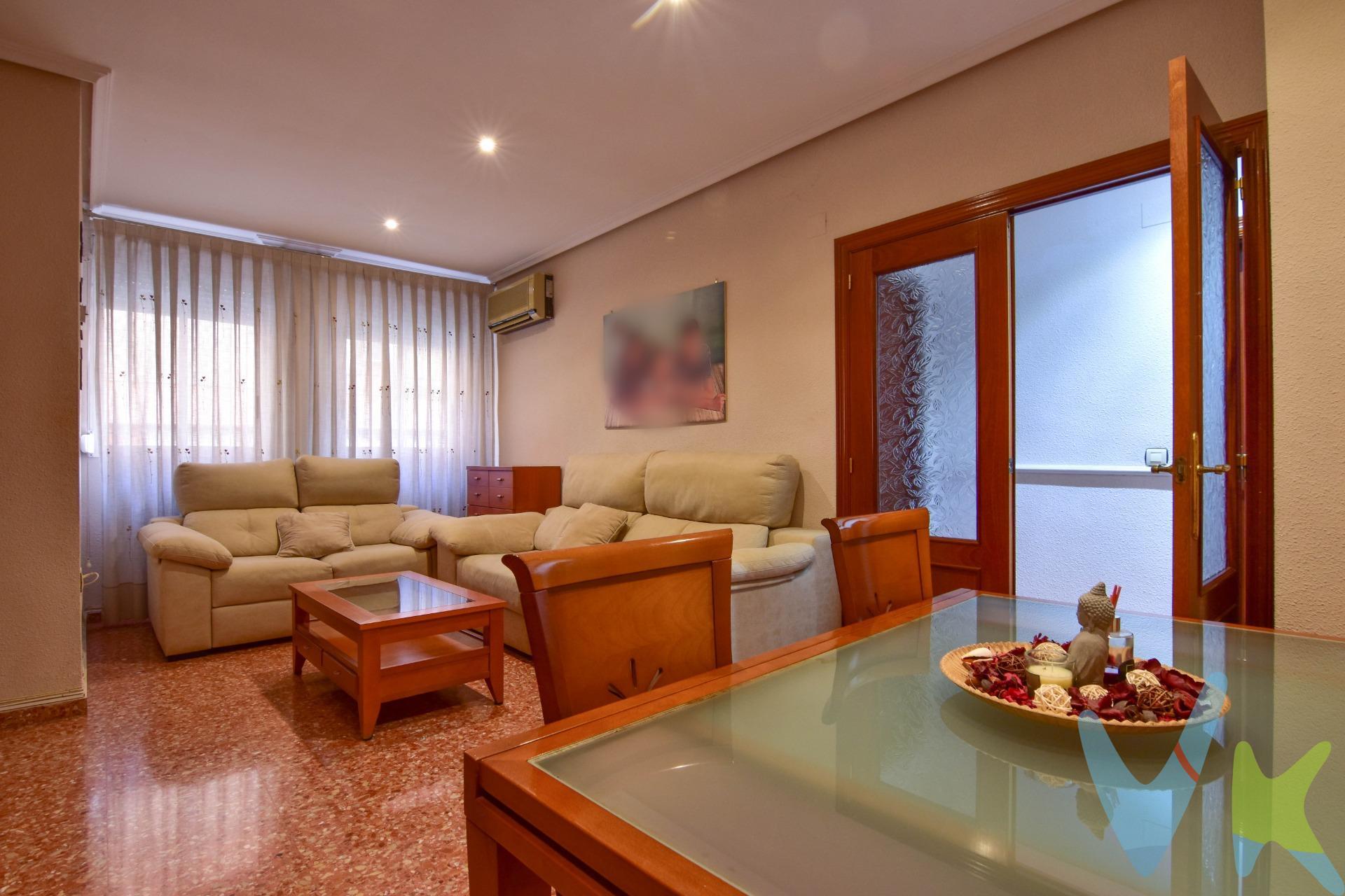 Te presentamos esta fantástica vivienda situada en una de las mejores zonas de Torrent, en El Vedat, rodeada de colegios, comercios y todo tipo de servicios para disfrutar de la máxima comodidad en el día a día. La vivienda dispone de 4 habitaciones, 2 baños y una magnífica terraza de 20 m², ideal para disfrutar del aire libre, organizar comidas con familiares y amigos o crear tu propio espacio de relax. Una excelente oportunidad para quienes buscan amplitud, comodidad y una ubicación privilegiada. ¡Ven a descubrir tu próximo hogar en El Vedat!. Nota: Agencia Registrada con el Nº 1395 en el Registro Obligatorio de Agentes Inmobiliarios de la Comunitat Valenciana, consultable en la web de la Generalitat Valenciana. La oferta está sujeta a cambios de precio o retirada del mercado sin previo aviso. La información contenida en el presente anuncio se facilita a título meramente informativo y no contractual, los datos, descripciones, superficies, imágenes y cualquier otro contenido del mismo pueden estar sujetos a errores u omisiones al ser facilitados por terceros. El precio de venta publicado no incluye los honorarios de intermediación inmobiliaria, ni los impuestos legalmente aplicables (IVA o ITP), ni los gastos derivados de la compraventa, tales como notaría, registro y gestoría, ni aquellos derivados de la financiación, en caso de existir. Por mandato expreso del propietario, este inmueble se comercializa en régimen de exclusiva, garantizando al interesado un acceso completo a la información y una gestión profesional, transparente y sin interferencias de terceros. Se ruega no molestar al propietario, a los ocupantes del inmueble ni a los vecinos. Agentes inmobiliarios con cliente interesado pueden contactar con la agencia para colaborar. Nuestro departamento financiero puede conseguir tu financiación. ¡Consúltanos!