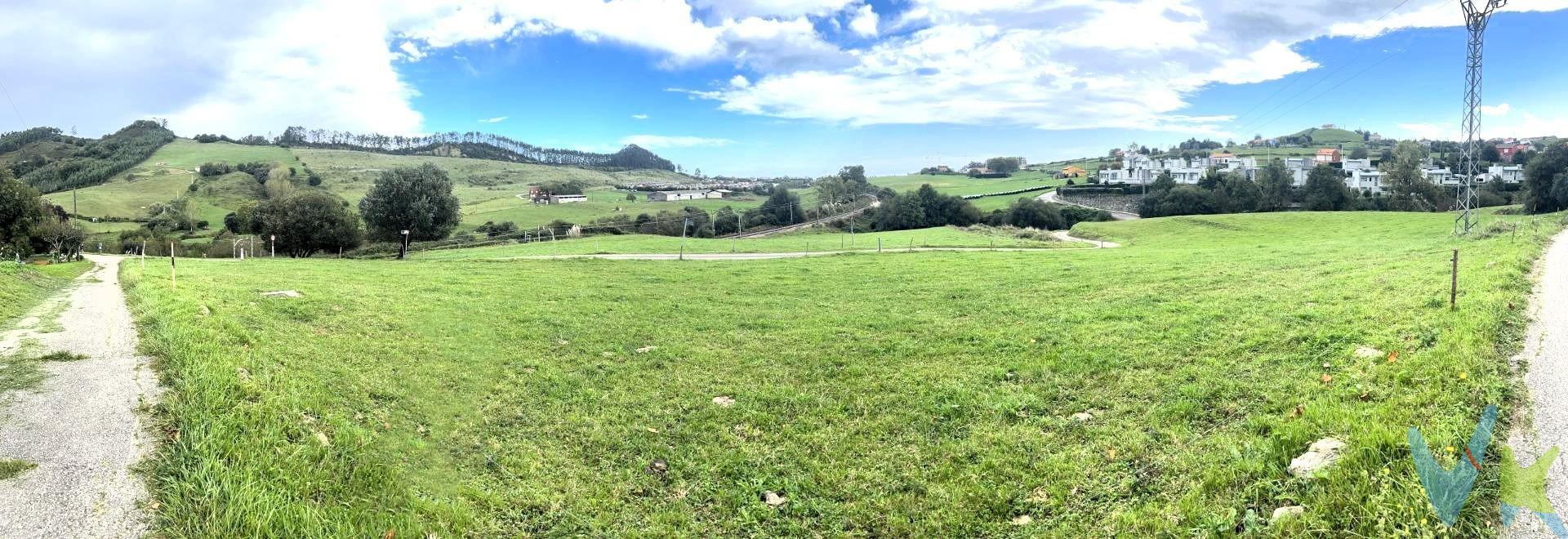 Se ofrece parcela de aproximadamente 3.000 m² situada en un entorno natural, tranquilo y privado, ideal para quienes buscan desarrollar una vivienda unifamiliar en un entorno de calidad, con excelente conexión y accesos. . Se trata de suelo urbanizable, con condiciones adecuadas para uso residencial unifamiliar, ubicada en una zona con entorno consolidado y servicios básicos cercanos. El terreno destaca por su tamaño, su buena ubicación y su orientación, lo que permite un desarrollo cómodo y eficiente de un proyecto de vivienda adaptado a las necesidades del comprador. Adicionalmente, existe la posibilidad de adquirir la parcela junto con un proyecto de vivienda unifamiliar ya desarrollado, de aproximadamente 200 m² en una sola planta, así como la correspondiente licencia de obra ya tramitada y abonada. Condiciones a negociar en caso de interés. Gastos de notaría, registro e impuestos no incluidos en el precio.