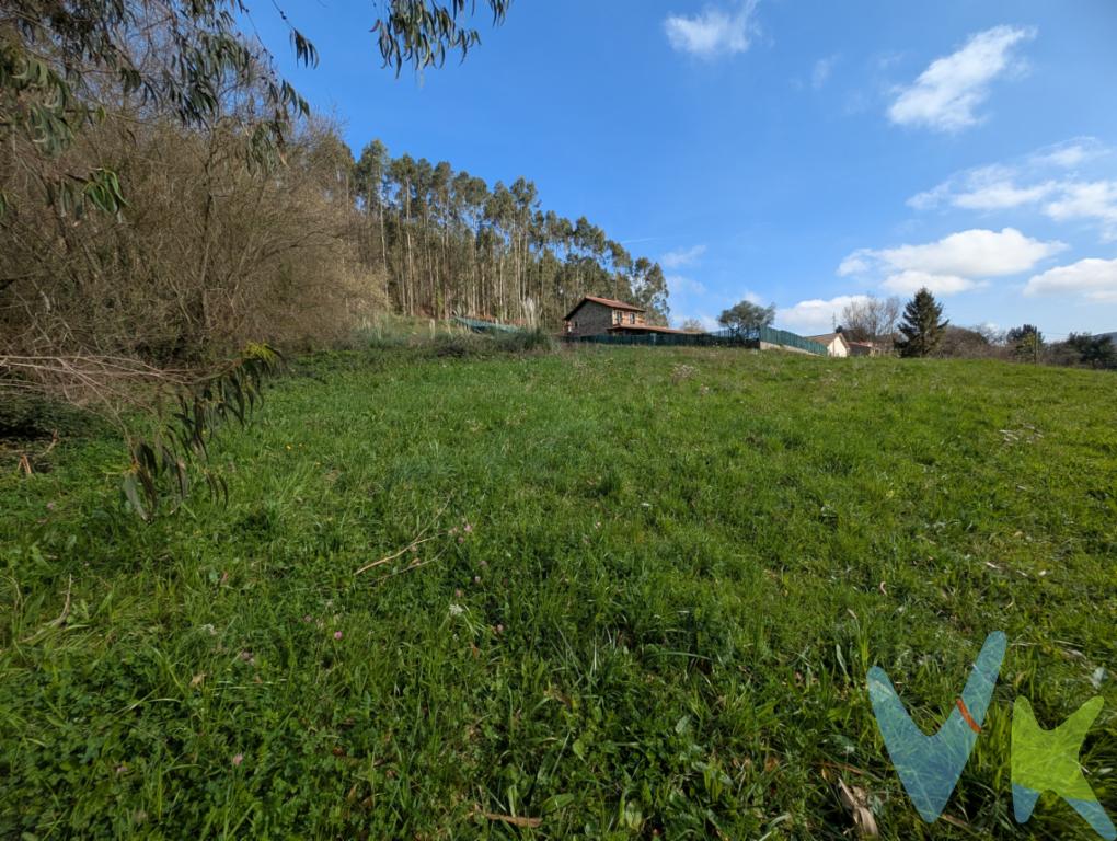 Terreno en venta en la zona alta de Meruelo, Cantabria - Vista panorámica y ubicación privilegiadaDescubra esta excepcional oportunidad de inversión en la zona alta de Meruelo, Cantabria. Este terreno de aproximadamente 2.000 m² ofrece una ubicación estratégica con vistas panorámicas y un entorno natural incomparable, ideal para construir la casa de sus sueños o como una inversión inmobiliaria de alto potencial en una de las zonas más codiciadas de Cantabria.Características DestacadasRealizada consulta al Ayuntamiento para conocer las posibilidades de este terreno.No deje escapar esta oportunidad excepcional. Contáctenos hoy mismo para obtener más información y programar una visita a su futuro hogar.Ubicación Privilegiada: Situado en la zona alta de Meruelo, con vistas espectaculares.Excelente Conectividad: Acceso rápido a la autovía que conecta Santander con Bilbao.Entorno Tranquilo y Natural: Ideal para disfrutar de la serenidad del campo cántabro.Actividades Recreativas: La ubicación privilegiada del terreno ofrece una amplia gama de actividades al aire libre. Disfruta de senderismo por los hermosos paisajes cántabros, ciclismo por rutas escénicas o relájate en las playas cercanas de Ajo, Isla y Noja, donde puedes practicar deportes acuáticos como surf o paddle surf. La diversidad de opciones recreativas asegura que siempre habrá algo emocionante que hacer.Proximidad a Servicios: Este terreno se encuentra a pocos minutos de supermercados, colegios y centros de salud, lo que lo convierte en una opción ideal para familias que buscan comodidad y accesibilidad. La cercanía a servicios esenciales garantiza que tendrás todo lo que necesitas al alcance de la mano.