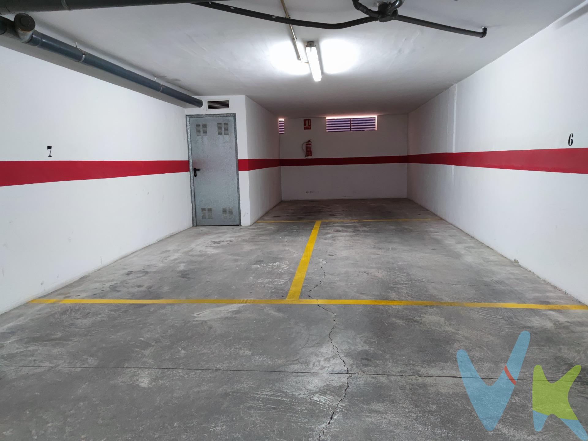 En el barrio más demandado de Molina, vendemos dos plazas de aparcamiento juntas en Barrio San Antonio. Se encuentran en un edificio tranquilo con pocos vecinos. Junto al Supermercado La Bodega, con cómodo acceso para entrar y salir al casco urbano y en un entorno tranquilo, limpio. Incluye un trastero privado en la parte trasera de una de las plazas. . Por la profundidad de las plazas, tiene capacidad para 3 vehículos. Se venden conjuntamente sin opción de vender unidades sueltas. Llámanos y te informaremos sin compromiso.