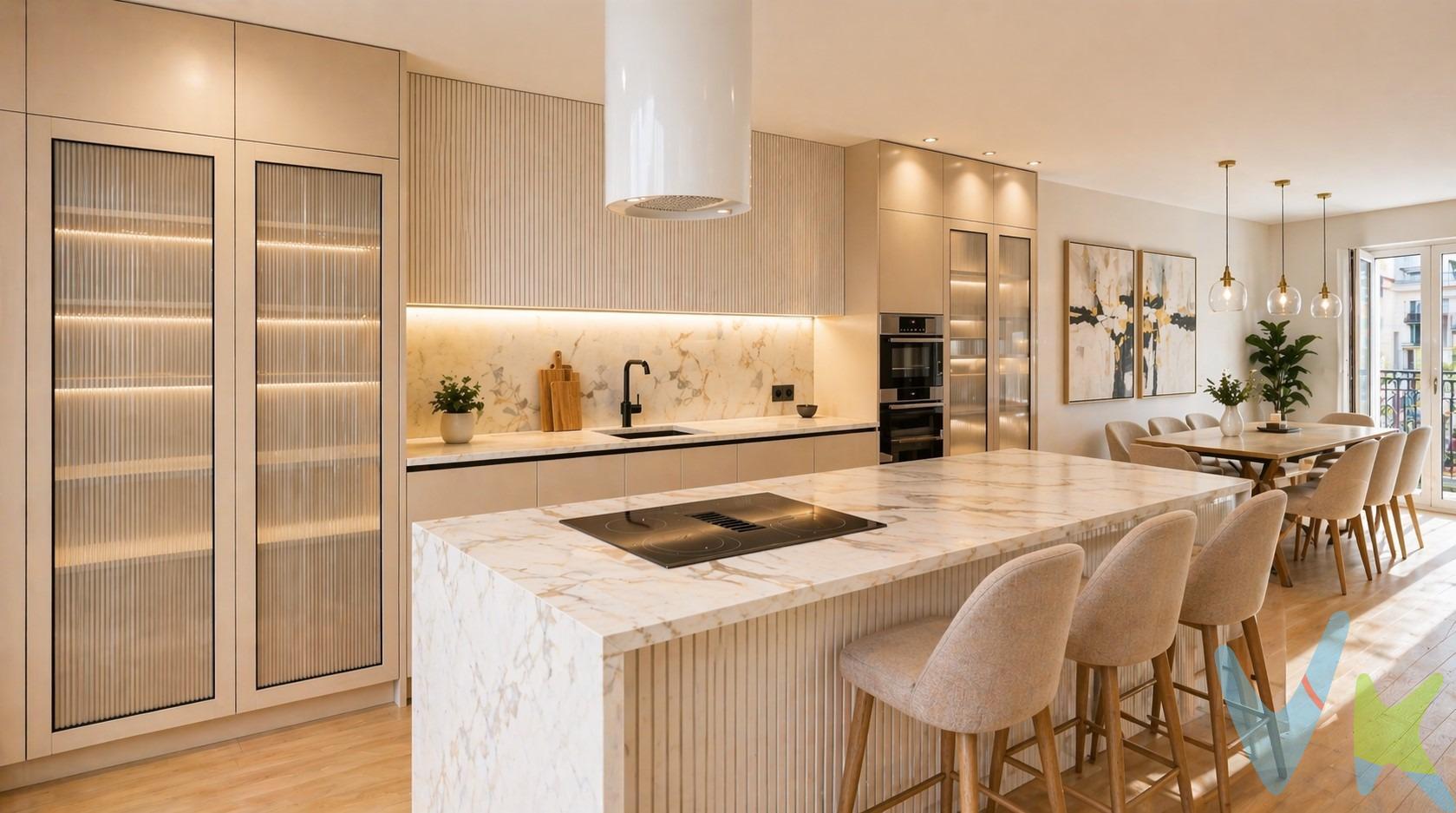 Vivienda con encanto en el centro de Zaragoza, con gran potencial de reforma. En pleno Coso, en un edificio representativo de 1920, se presenta esta vivienda con múltiples posibilidades de redistribución. Ubicada entre Plaza España y Plaza San Miguel, en una zona privilegiada con todos los servicios a pie de calle, excelente comunicación mediante tranvía y autobuses, y rodeada de comercio y vida urbana. Tanto el Coso como Plaza San Miguel y su entorno están en proceso de revitalización. La vivienda se sitúa en tercera planta, es exterior y cuenta con balcones a Coso y a la calle San Vicente de Paúl, aportando buena luminosidad. Dispone de 150 m² útiles. Edificio elegante de principios del siglo XX, con techos altos y elementos con carácter. La vivienda se encuentra para reformar, lo que permite diseñar una distribución completamente a medida. Se adjunta:. •	Plano de estado actual . •	Propuesta de reforma en 2D . •	Propuesta de reforma en 3D . Planteando una vivienda con:. •	4 habitaciones . •	2 baños . •	1 aseo . •	Salón-cocina de aproximadamente 50–55 m² . Además, se incluyen imágenes orientativas del posible resultado tras la reforma. La distribución actual también permite una alternativa de inversión:. •	6 habitaciones . •	3 con baño en suite . •	3 adicionales con baño independiente . Ideal tanto como vivienda habitual como para alquiler por habitaciones. Se vende con trastero grande en la misma finca. Disponemos de proyecto de reforma. . 