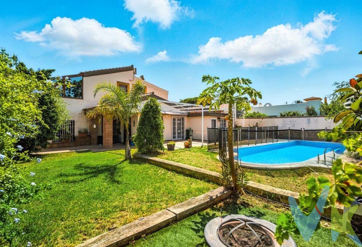 Descubre este impresionante chalet ubicado en la codiciada Avenida Diputación, Chiclana de la Frontera. 🌟 Con una superficie construida de 328 m² y un terreno amplio que se extiende a 465 m², esta propiedad ofrece el equilibrio perfecto entre comodidad y estilo urbano. Disfruta del sol todo el año con su hermosa piscina privada 🏊‍♂️, ideal para relajarte o celebrar reuniones familiares. El interior cuenta con cuatro habitaciones (dos dobles) ideales para acomodar toda tu familia 👨‍👩‍👧‍👦. La cocina equipada tiene un práctico diseño; mientras que los espacios comunes como el salón (27.60 m²) y comedor (16.43 m²) son perfectos para disfrutar momentos inolvidables juntos. La climatización es óptima gracias al aire acondicionado por split ❄️ durante los meses calurosos y calefacción mediante estufa de pellet 🔥para esos días fríos . Además, contarás con un garaje cerrado donde podrás aparcar hasta dos coches 🚗🚙 cómodamente! Ubicada a solo 4 km del mar 🌊 e inmersa en una zona urbana completa rodeada por todos los servicios: colegios 🎓 , centros comerciales 🛒y líneas de autobús cercanas 🚌 . Este chalet no solo es espacio; representa calidad de vida. . NOTA: En la galeria de imagenes, hay algunas, que están recreadas virtualmente, para que sirvan de ejemplo decorativo, para que el cliente pueda tener una muestra de cómo podría quedar la estancia, advirtiendo que el contenido de las mismas no existe en la propiedad. Comercializamos este inmueble en exclusiva, lo que le garantiza el acceso a toda la información y un servicio de calidad. En cumplimiento del Decreto de la Junta de Andalucía 218/2005 del 11 de Octubre, se informa al cliente que los gastos notariales, registrales, ITP y otros gastos inherentes a la compraventa no están incluidos en el precio. Igualmente disponemos del Documento Informativo Abreviado de la Propiedad (D.I.A) , y de un Seguro de Caución para garantizar las cantidades entregadas a nuestra Agencia en concepto de Reserva y/o Arras.