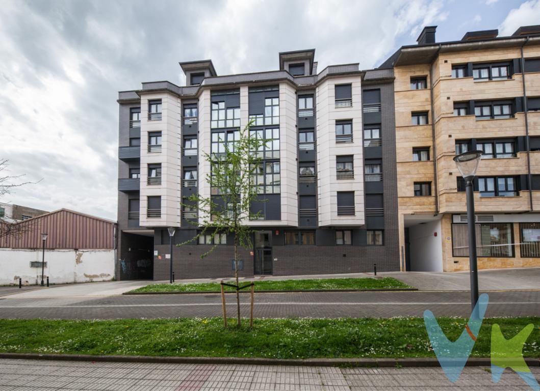 Venta de vivienda en Montevil. Consta de dos habitaciones, dos baños, uno de ellos con plato de ducha y otro con bañera , salón, cocina independiente con electrodomesticos, y una despensa con zona de lavado , y tendedero exterior, plaza de garaje y trastero, con acceso directo desde la vivienda .Situado al lado del Corte Ingles , con todos los servicios en la zona y toda la vivienda con orientación Sur. Gastos e impuestos no incluidos en el precio. Honorarios de intermediación inmobiliaria a cargo del vendedor y honorarios de mediación inmobiliaria del 2% más I.V.A. con un mínimo de 2000 euros mas I.V.A a cargo del compradorA título orientativo, en segundas transmisiones, el comprador abonará el Impuesto sobre Transmisiones Patrimoniales (ITP). Para consultar los porcentajes del ITP en Asturias puede hacerlo a través de la web oficial de servicios tributarios del Principado de Asturias https://sede.tributasenasturias.es/sites/sede/default/es_ES/Que-quieres-hacer/Transmisiones-Patrimoniales-y-AJD. La base imponible será el mayor valor entre precio de compraventa, tasación o valor de referencia catastral. Gastos de notaría y registro según aranceles variables según precio, número de copias y complejidad.  El comprador escoge libremente notario. El vendedor asume la plusvalía y el resto de gastos son del comprador. Si se precisa hipoteca: Tasación, condiciones y costes bancarios según entidad elegida por el comprador; así como los gastos de gestoría y cualesquiera otros inherentes a la formalización de la compraventa. De acuerdo con la ley, no se incluyen en el precio otros gastos o tributos que legalmente correspondan al comprador.. El consumidor tiene derecho, conforme a la normativa vigente, a disponer de información y documentación adicional relativa al inmueble y condiciones de la compraventa, accesible en la sede física . La agencia actúa exclusivamente como intermediaria en la operación. Cualquier compraventa y sus condiciones quedan sujetas en todo caso a la aceptación expresa del vendedor del inmueble y a la posterior formalización del correspondiente contrato. El presente anuncio tiene carácter meramente informativo; la información suministrada se corresponde con la disponible a la fecha de publicación, pudiendo variar en función de las circunstancias o actualizaciones legales, contractuales y fiscales.