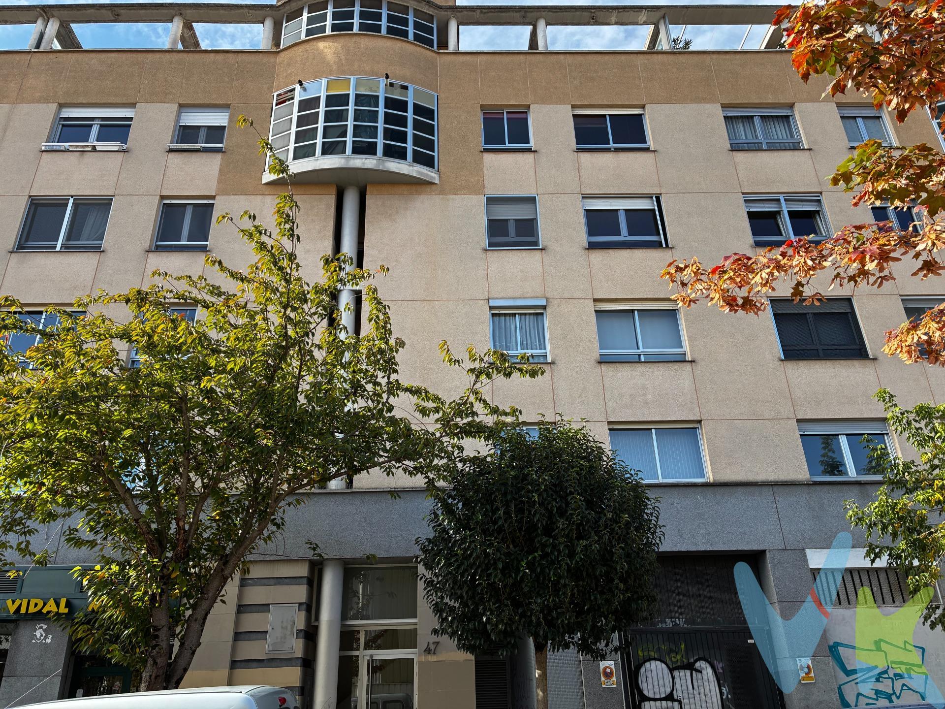 Se vende trastero de 4,60 m² útiles en Zizur Mayor, en la zona de Parque Erreniega, junto a las escuelas, supermercados, polideportivo, frutería y farmacia. Ubicado en planta baja, a pie de calle, con acceso muy cómodo a una zona común donde hay varios trasteros. Ideal para guardar bicis, material deportivo, herramientas o enseres personales. ✅ Superficie útil: 4,60 m². ✅ Fácil acceso y buena ubicación. ✅ Zona tranquila y bien comunicada. 📍 Ubicación: Parque Erreniega, Zizur Mayor. 💰 Precio: 12.500 €