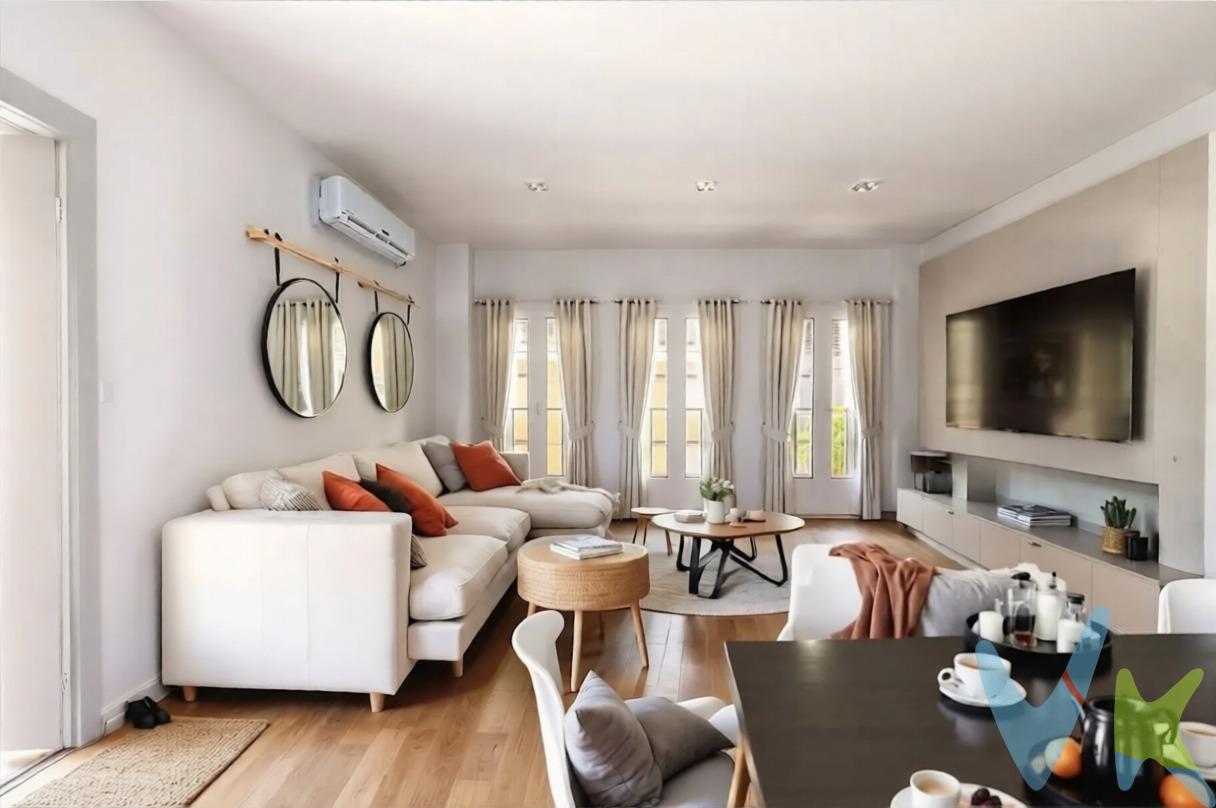 Ubicado en pleno centro de Jerez, a pocos minutos de la estación de trenes y del emblemático Teatro Villamarta, presentamos esta vivienda de 155m2 situada en una comunidad tranquila con muy pocos vecinos. El piso cuenta con recibidor que da paso a las diferentes estancias de la casa. Destaca su gran cocina con office, con abundante espacio de almacenamiento y salida directa a la terraza, donde además se encuentra un práctico lavadero. El salón independiente, muy luminoso gracias a sus dos ventanales, ofrece un espacio cómodo y acogedor para el día a día (La primera foto está generada por IA para ilustrar una posible decoración del espacio). Originalmente la vivienda disponía de 4 dormitorios, pero uno de ellos se integró en la cocina para crear un espacio más amplio y funcional. Actualmente cuenta con:. - 3 amplios dormitorios. - Dormitorio principal con baño en suite y pasillo con armarios. - Segundo baño completo. - Salida a la terraza desde el dormitorio principal. La vivienda incluye además plaza de garaje, un valor añadido muy importante en pleno centro de la ciudad. Una propiedad ideal para quienes buscan espacio, comodidad y una ubicación privilegiada, con todos los servicios, comercios y transporte. ¡Llámanos! para más información o concertar una visita.