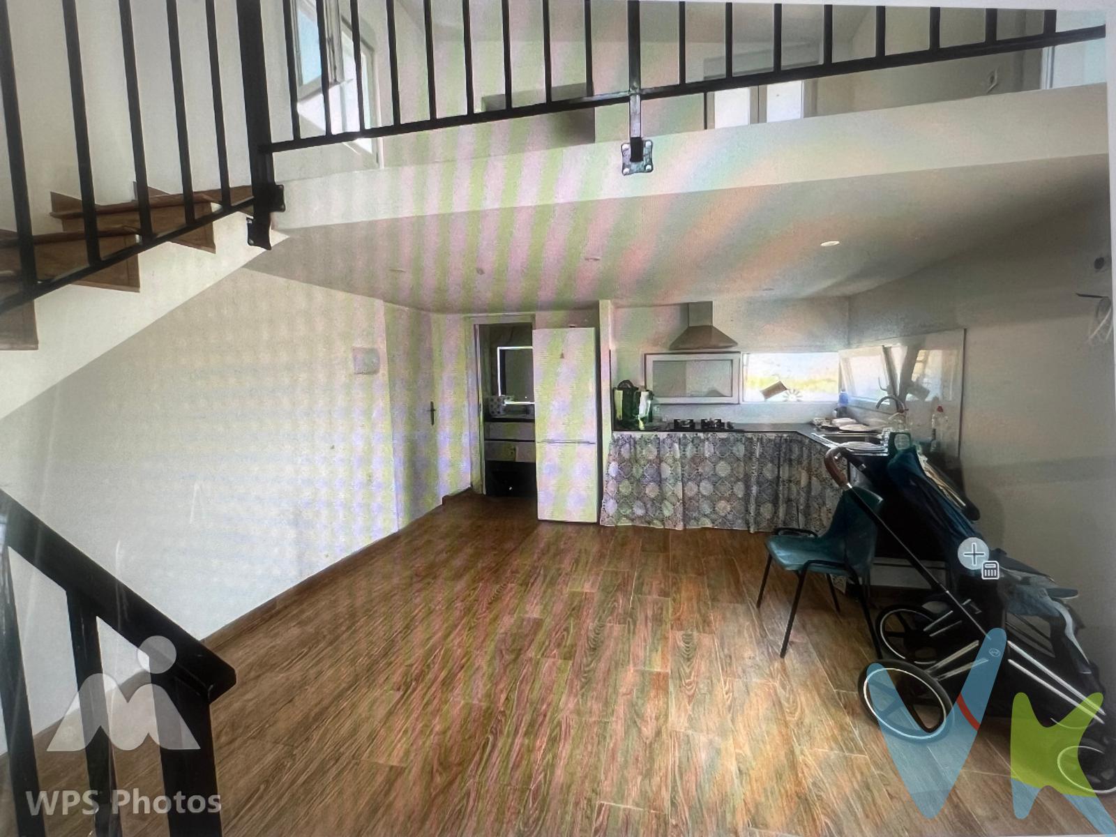Crea el hogar de segunda residencia que siempre has soñado en esta Casa rural (casa de aperos) y parcela de 5025 m² en venta integrada en la bonita pedanía de  Cañada de la Leña Abanilla Murcia totalmente nueva con placas solares, piscina y el bonito entorno que le rodea. Tiene dos alturas y orientación Norte y Sur, proporcionando una agradable temperatura en verano. La planta baja dispone de Salón, recibidor, cocina equipadas con electrodomésticos , armarios, baño. En la 1ª planta localizamos 1 dormitorio con acceso a terraza donde podrás disfrutar de las bonitas vistas y la tranquilidad del entorno. Además, goza de chimenea de pellet, aire acondicionado, . Parcela totalmente vallada .  La caseta de aperos dispone de alumbrado, agua, y fosa séptica. La propiedad se encuentra en un precioso Valle rodeada de montes frondosos con pinos y parcelas agrícolas, muy bien comunicada por carretera con las poblaciones limítrofes. En un radio de 5 km nos encontramos con dos manantiales naturales, la Fuente del Agarrobo y la Fuente de la Higuera. A 45 km de Murcia, 10 km de Pinoso Alicante y a 20km de los Baños Termales de Fortuna. Cuando te pongas en contacto con nosotros te informaremos de los gastos que no están incluidos en el precio, gastos de compraventa y honorarios de agencia y te ayudaremos para que tu proceso de compra con nosotros se convierta en un. Calma: Estado ideal de tranquilidad que tendrás al comprar tu casa con nosotros. Por último, te vamos a contar una cosa: Los propietarios han confiado en nosotros y nos han contratado en exclusiva para que les ayudemos a vender uno de sus bienes más preciados, su casa, su hogar. Esto para ti, como comprador, será una garantía ya que tendrás acceso a un servicio de calidad, un trato fácil, sencillo y sin interferencias de terceros. Por eso, te vamos a pedir un favor, habla con nosotros, no los molestes, te vamos a ayudar en caso de interés en todo el proceso y te vamos a facilitar toda la documentación e información que precises. Como ya te habíamos dicho, ¡Un servicio de calidad!.
