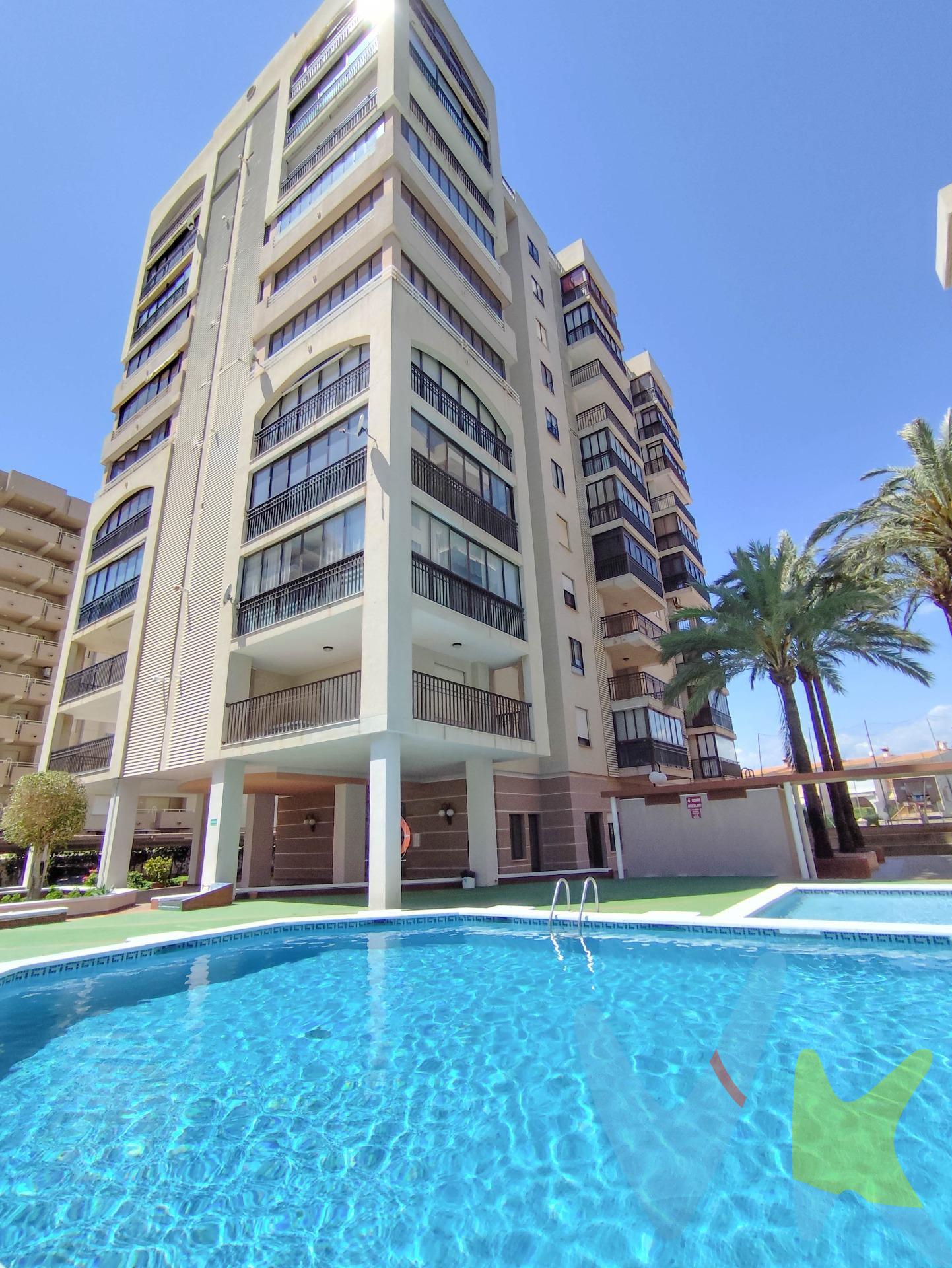 Lo que siempre has deseado, haz tuyo el apartamento que siempre has soñado. . En unas de las mejores playas de Benicàssim "Platja d' Heliòpolis". En el precio se incluye una plaza de garaje y un trastero. La vivienda tiene tres habitaciones dobles, un auténtico lujo cuyo valor sólo aprecian aquellos que conocen bien esta zona. ¿Te imaginas pasar de tu salón a una amplia terraza de 30 m con unas espectaculares vistas al mar?. El residencial cuenta con servicio de portería, amplias zonas de juegas para niños, piscina comunitaria y jardín. Vive la diferencia. *Nota: Agencia Registrada con el Nº 1018 en el Registro Obligatorio de Agentes Inmobiliarios de la Comunitat Valenciana. Puede consultar en la web de la GVA. La oferta está sujeta a cambios de precio o retirada del mercado sin previo aviso. En el precio de venta no están incluidos el impuesto del ITP, gastos de Notaría, los honorarios de agencia y los gastos de financiación, si la hubiese. Este anuncio no es vinculante, puede contener errores, se muestra a titulo informativo y no contractual*. *Por mandato expreso del propietario, comercializamos este inmueble en exclusiva, lo que le garantiza el acceso a toda la información, a un servicio de calidad, un trato fácil, sencillo y sin interferencias de terceros. Por este motivo, se ruega no molestar al propietario, a los ocupantes de la propiedad o a los vecinos. Muchas gracias por su comprensión. Si usted es agente inmobiliario y tiene un cliente para este inmueble, llámenos: estaremos encantados de colaborar. *. *Nuestro departamento financiero puede conseguir tu financiación. ¡ Consúltanos! *.
