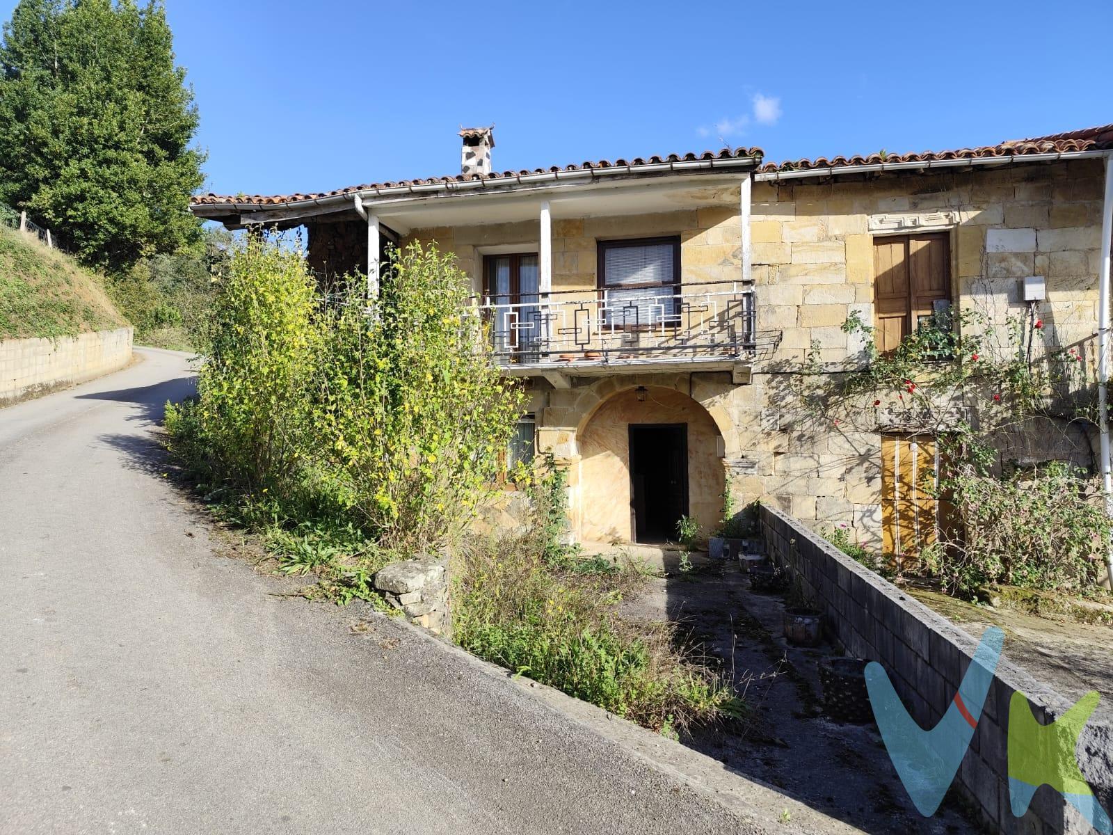 En Escobedo de Villafufre ponemos a la venta esta típica casa montañesa pareada con una parcela urbana anexa a la misma. La propiedad necesita reforma integral lo que te permite adaptarla a tus necesidades y redistribuirla a tu gusto; ubicada en una preciosa zona de los valles pasiegos a unos 20 minutos de Sarón; conserva todo el encanto de las típicas viviendas de la zona con un perfecto acceso por carretera. Desde su balconada disfrutarás de unas preciosas vistas a la montaña. Déjanos mostrarte todas las ventajas que te ofrece la propiedad a un precio muy interesante. Te va a sorprender. . Los impuestos, gastos de notaría y registro no están incluidos en el precio.