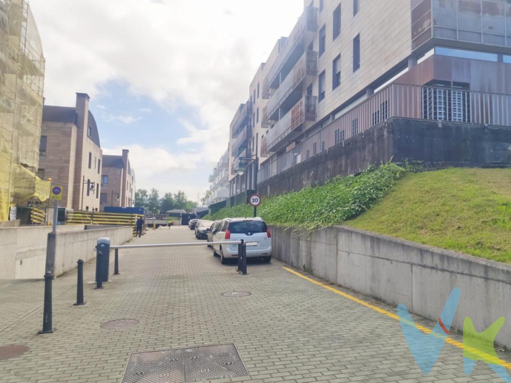 Venta de plaza de garaje en la calle Jose María Martínez junto a la carretera de la Coría en Viesques.