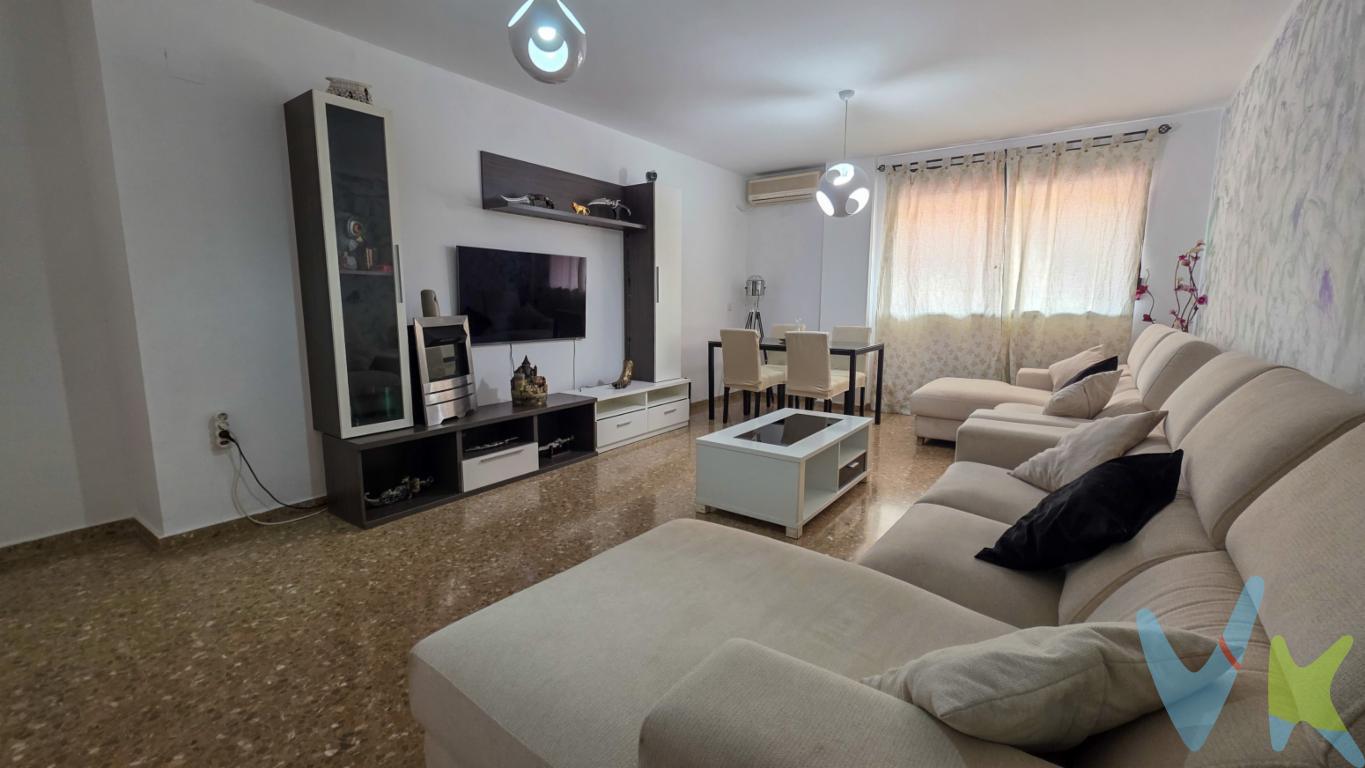  **Exclusiva Oportunidad de Vivienda en Faura: Espacioso Piso con Excelentes Conexiones**Descubra la posibilidad de adquirir un magnífico piso en la pintoresca localidad de Faura. Esta propiedad, con una superficie construida de 143 metros cuadrados y 110 metros útiles, se sitúa en la planta baja de un moderno edificio levantado en 2007. Su diseño y características están pensados para ofrecer la máxima comodidad y calidad de vida a sus propietarios.Este inmueble destaca por ofrecer un espacio amplio distribuyéndose en tres luminosas habitaciones, ideales para acomodar toda su familia o para obtener espacios adicionales como oficina o estudio. La distribución inteligente del piso permite que cada metro cuadrado esté al servicio de su bienestar, proporcionando estancias agradables y funcionales.El edificio dispone de ascensor, garantizando un acceso fácil y cómodo a la vivienda. Esta característica es especialmente conveniente cuando se transporta la compra, cochecitos de bebé, o simplemente para asegurar la comodidad de personas con movilidad reducida. La presencia de un garaje es un valor añadido significativo. En una zona donde el aparcamiento puede suponer un desafío, disponer de una plaza de garaje es un lujo que eleva la tranquilidad y confort de sus residentes.Ubicado en una de las mejores zonas de Faura, esta vivienda ofrece el privilegio de contar con diversas conexiones de transporte cercanas. La proximidad de la estación de tren facilita desplazamientos rápidos y cómodos a otras localidades cercanas o a grandes ciudades. Del mismo modo, la cercana parada de autobús proporciona otra valiosa opción de transporte, haciendo que los desplazamientos diarios sean mucho más manejables y eficientes.Su entorno residencial es tranquilo, ofreciendo un ambiente seguro y apacible para toda la familia. Sin embargo, esto no compromete su proximidad a servicios esenciales como colegios, supermercados, y áreas recreativas. La ubicación estratégica de este piso hace posible disfrutar de una vida relajada sin renunciar a la conveniencia.La vivienda está lista para ser habitada, esperando a que aporte su toque personal para convertirla en el hogar de sus sueños. Las dimensiones generosas permiten una decoración versátil y personalizada, adaptándose a diferentes necesidades y estilos de vida.Convierta este espacioso piso en su próximo hogar y benefíciese de todas las facilidades que esta propiedad tiene que ofrecer. La combinación de su excelente ubicación, accesibilidad, tamaño, y características como el garaje y el ascensor, hacen de este piso una opción inigualable en el mercado de Faura.Programe una visita hoy mismo y descubra en persona este inmueble único. Aporte un nuevo comienzo a su vida con esta increíble oportunidad de inversión. La realidad supera con creces cualquier descripción, así que no retrase la oportunidad de encontrar el hogar que siempre ha deseado. Contáctenos y permítanos brindarle toda la información necesaria para tomar la mejor decisión para usted y su familia.Por mandato expreso del propietario, comercializamos este inmueble en exclusiva, por lo que garantizamos un servicio de calidad, un trato fácil, sencillo y sin interferencias de terceros. Por este motivo, se ruega no molestar al propietario, a los ocupantes de la propiedad, a los vecinos, o conserjes del edificio o urbanización si los hubiera. Muchas gracias por su comprensión. La oferta está sujeta a cambios de precio o retirada del mercado sin previo aviso. Este anuncio en su conjunto, incluyendo textos, fotos, imágenes o cualquier otro contenido del mismo, no es vinculante dado que la información es ofrecida por terceros y puede contener errores. Se muestra a título informativo y no contractual.Este inmueble se vende en cuerpo cierto y las medidas expuestas en el anuncio son aproximadas.Agencia Registrada con el N.º 00101 en el Registro Obligatorio de Agentes Inmobiliarios de la Comunidad Valenciana. Puede consultar en la web de la GVA.El precio del inmueble no incluye los honorarios de la agencia que ascienden al 3% del precio final del inmueble, ni los gastos de notaría y registro de la propiedad (que están sujetos a aranceles y varían dependiendo del precio de escrituración), ni los impuestos (que en la Comunitat Valenciana varían dependiendo del precio del inmueble y de las características personales del comprador