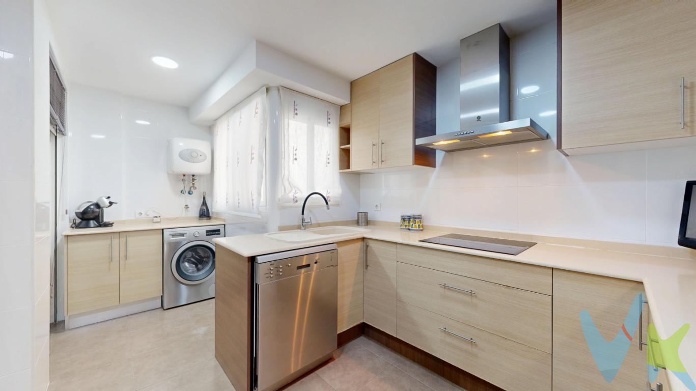 Tercer piso con ASCENSOR, GARAJE, BALCÓN, 3 HAB., junto camino de Moncada  Excelente oportunidad que no te puedes perder en Torrefiel. Vendemos vivienda con ascensor.101m² distribuidos en 3 habitaciones (una de ellas en este momento se uttiliza como gran trastero), 1 baño reformado, amplia y luminosa cocina totalmente reformada también, salón comedor con agradable balcón y plaza de garaje junto al Camino de Moncada, totalmente preparado para entrar a vivir.  Esta es tu oportunidad!, te ofrecemos una vivienda en Valencia junto Peset Aleixandre, y Camino de Moncada. Torrefiel es un barrio muy tranquilo, y bien comunicado, cercano a todo tipo de servicios, concretamente la vivienda está a escasos metros del Lidl y el nuevo Mercado del Camino de Moncada  Vivienda para entrar a vivir, aunque es ideal para adaptarla fácilmente a tu modo de vida. Dispone de ventanas y puertas exteriores de cristales tipo Climalit doble cristal.  No pierdas la oportunidad. Dicen que la mayoría de las veces podemos elegir, no dudes en visitar esta vivienda con ascensor y buena ubicación. Llámanos, te acompañaremos en todo el proceso de compra.    Si tienes que vender antes tu vivienda, llámanos y te asesoramos cómo hacerlo para además tener los mínimos gastos posibles y todas las garantías.  Agencia Registrada con el nº00516 en el Registro Obligatorio de Agentes Inmobiliarios de la Comunidad Valenciana    Por mandato expreso del propietario, COMERCIALIZAMOS ESTE INMUEBLE EN EXCLUSIVA, lo que le garantiza el acceso a toda la información, a un servicio de calidad, un trato fácil, sencillo y sin interferencias de terceros. Por este motivo, se ruega NO MOLESTAR AL PROPIETARIO, a los ocupantes de la propiedad o a los vecinos. Muchas gracias por su comprensión.   La oferta está sujeta a cambios de precio o retirada del mercado sin previo aviso. Este anuncio en su conjunto, incluyendo textos, fotos, imágenes o cualquier otro contenido de este, no es vinculante dado que la información es ofrecida por terceros y puede contener errores. Se muestra a título informativo y no contractual.  El precio anunciado NO INCLUYE los impuestos, ni los gastos como, Notario, Registro de la Propiedad, ni los honorarios de la agencia inmobiliaria.  Esta propiedad se pone a la venta con toda la documentación comprobada y en regla, por lo que ofrecemos GARANTIAS a los compradores.