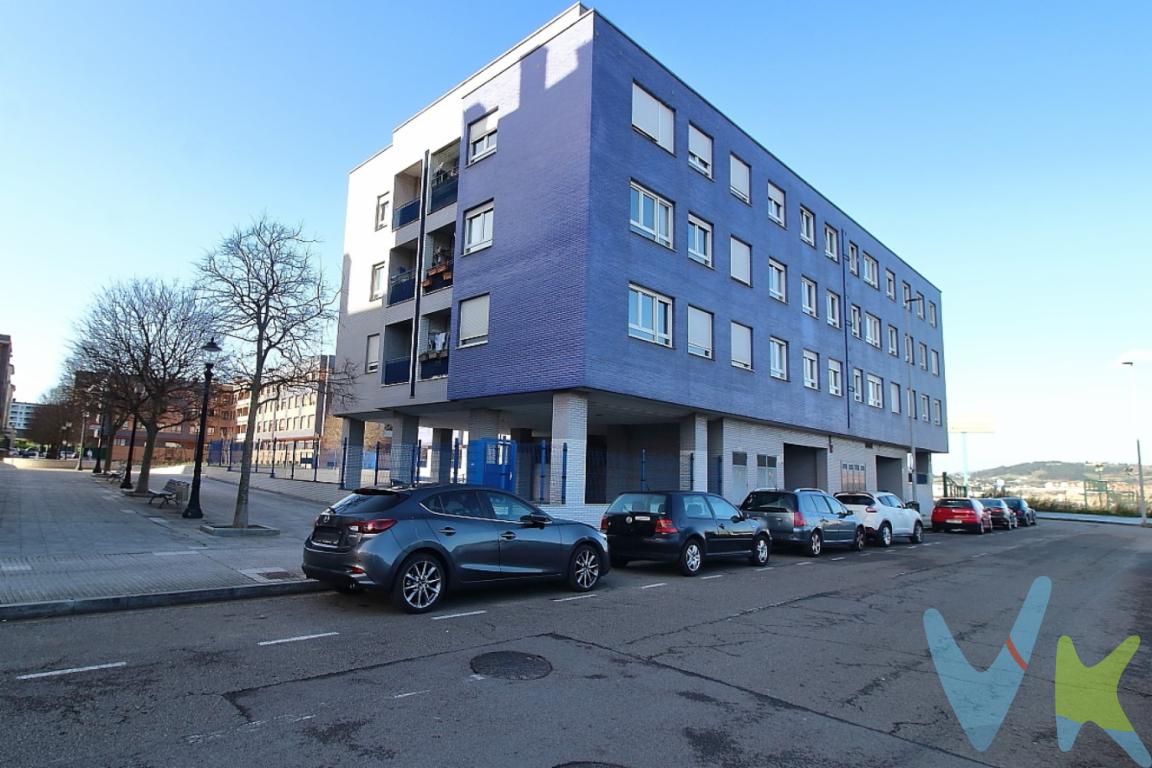 ¡Bienvenidos a la oportunidad única de adquirir un extraordinario piso en la encantadora ciudad de Gijón! Este espectacular inmueble se encuentra en la tranquila y demandada zona de Nuevo Gijon. Ofrecemos en venta un piso que combina elegancia, confort y funcionalidad, ideal para familias que desean disfrutar de un entorno privilegiado.Ubicado en la tercera planta de un edificio moderno construido en 2005, esta propiedad destaca por su diseño y materiales de alta calidad. El edificio está dotado de ascensor, facilitando el acceso a todas las comodidades que ofrece esta vivienda de 96 metros construidos y 83 metros útiles.Al ingresar, te recibirán espacios luminosos gracias a su orientación y estratégicas ventanas que permiten la entrada de luz natural durante todo el día. Tres amplias habitaciones ofrecen el refugio perfecto para descansar y crear un hogar cálido y acogedor. Cada una de ellas está diseñada para maximizar el confort y el bienestar, con armarios generosos que facilitan la organización.La cocina está completamente equipada con electrodomésticos  y se entrega amueblada. Pensada para los apasionados de la gastronomía, facilita crear deliciosos platillos para amigos y familia. Asimismo, el inmueble incluye un elegante cuarto de baño que se amolda a todas tus necesidades diarias, combinando funcionalidad y estilo.La propiedad cuenta con un amplio garaje para asegurar la comodidad y seguridad de tu vehículo. Además, disfrutarás de un gran trastero de 12 metros con ventana que ofrece el espacio adicional que tanto se valora para optimizar el almacenamiento.Los alrededores del inmueble presumen de una zona comun y terraza en el atico, que invita al disfrute al aire libre, donde podrás relajarte y disfrutar de agradables momentos al sol. Asimismo, la excelente ubicación del piso garantiza la cercanía de alternativas de transporte público, con una parada de autobús a escasos pasos.Invitamos a los interesados a visitar esta fabulosa propiedad para sentir personalmente la calidez y excelente distribución de sus espacios. Esta es tu oportunidad de asegurarte un hogar clásico, cómodo y con todas las prestaciones modernas en una de las zonas más selectas de Gijón. Contáctanos y agenda una visita. Estamos disponibles para responder todas tus consultas y facilitarte más detalles sobre esta extraordinaria propiedad que no querrás dejar pasar.Gastos e impuestos no incluidos en el precio. A título orientativo, en segundas transmisiones, el comprador abonará el Impuesto sobre Transmisiones Patrimoniales (ITP). Para consultar los porcentajes del ITP en Asturias puede hacerlo a través de la web oficial de servicios tributarios del Principado de Asturias https://sede.tributasenasturias.es/sites/sede/default/es_ES/Que-quieres-hacer/Transmisiones-Patrimoniales-y-AJD. La base imponible será el mayor valor entre precio de compraventa, tasación o valor de referencia catastral. Gastos de notaría y registro aranceles variables según precio, número de copias y complejidad). El comprador escoge libremente notario. El vendedor asume, por ley, los gastos que le correspondan, salvo pacto en contrario. Si se precisa hipoteca: Tasación, condiciones y costes bancarios según entidad elegida por el comprador; así como los gastos de gestoría y cualesquiera otros inherentes a la formalización de la compraventa. De acuerdo con la ley, no se incluyen en el precio otros gastos o tributos que legalmente correspondan al comprador. Honorarios de intermediación inmobiliaria a cargo del vendedor y honorarios de mediación inmobiliaria del 2% más I.V.A. a cargo del comprador. El consumidor tiene derecho, conforme a la normativa vigente, a disponer de información y documentación adicional relativa al inmueble y condiciones de la compraventa, accesible en la sede física de la agencia en la calle marques de casa valdes 7 de Gijón o a través del correo electrónico info@agenciadomingo.com. La agencia actúa exclusivamente como intermediaria en la operación. Cualquier compraventa y sus condiciones quedan sujetas en todo caso a la aceptación expresa del vendedor del inmueble y a la posterior formalización del correspondiente contrato. El presente anuncio tiene carácter meramente informativo; la información suministrada se corresponde con la disponible a la fecha de publicación, pudiendo variar en función de las circunstancias o actualizaciones legales, contractuales y fiscales.
