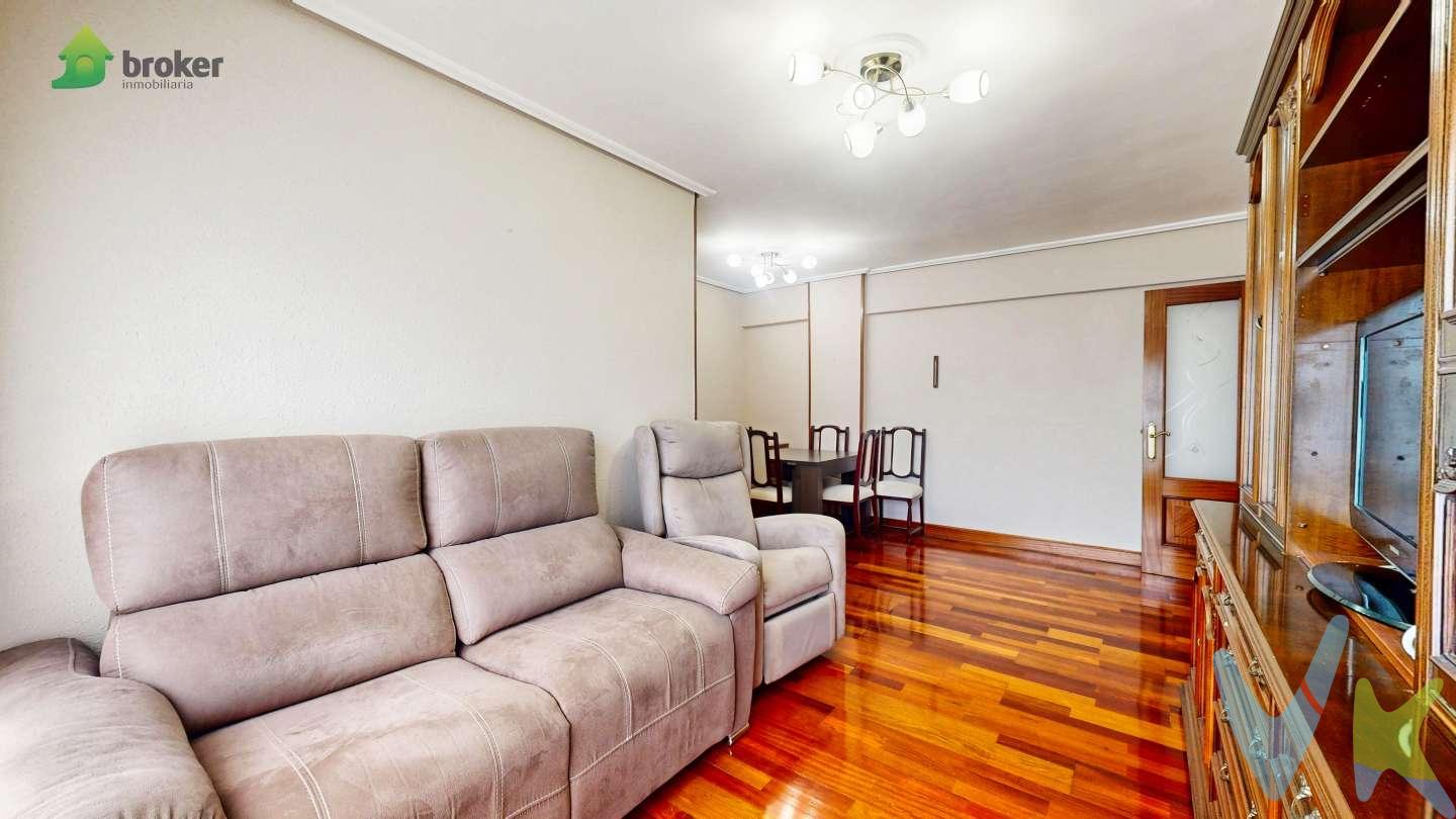 CRUCES, PARA ENTRAR A VIVIR, CON 3 HABITACIONES, ASCENSOR A COTA 0. PARCELA DE GARAJE OPCIONAL.
¡¡¡ EXCLUSIVA !!!  INMOBILIARIA BROKER te ofrece esta vivienda en el barrio de La Paz de Cruces, COMPLETAMENTE EXTERIOR, rodeada de parques y zonas verdes, muy soleada y con vistas excepcionales.
Sus 85 metros (según catastro) están distribuidos en 3 habitaciones (una de ellas con ARMARIO EMPOTRADO), salón comedor, cocina de buen tamaño completamente equipada y un baño. Cuenta además con una buena DESPENSA en la entrada, ideal para almacenaje.
La vivienda se encuentra en MUY BUEN ESTADO. Puedes entrar a vivir dándole tu toque personal, sin necesidad de meterte en reformas. Las ventanas son de madera Climalit, los suelos de tarima de elondo y dispone de CALEFACCIÓN DE GAS NATURAL con caldera individual.
El edificio cuenta con DOS ASCENSORES A COTA 0 renovados recientemente y VIDEOPORTERO.
PARCELA DE GARAJE de concesión municipal opcional, no incluida en el precio.
TENEMOS LLAVES, para que lo veas con tranquilidad, así que llámanos cuanto antes y concertamos una visita.
Usamos tecnología 3D, para que puedas ver la vivienda con total realidad. Así, en la visita todo será más fácil a la hora de tomar decisiones.
Gastos de gestión de 3.500 euros (+IVA) a cargo del comprador, no incluidos en el precio.
Colegiado API 584. Trabaja con verdaderos profesionales.